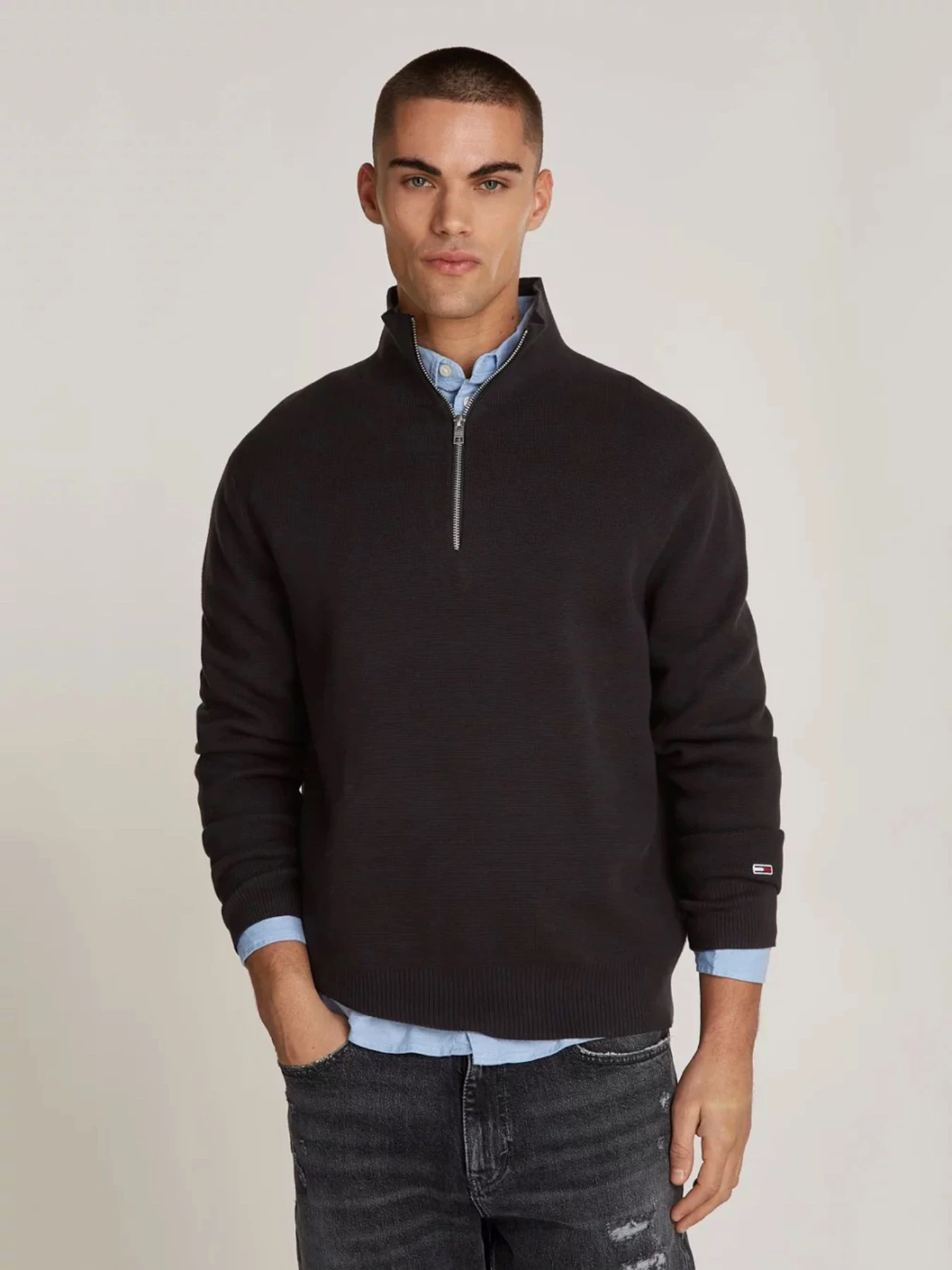 Худи и свитшоты Tommy Jeans модель DM0DM20596-BDS Худи и свитшоты Tommy Jeans модель DM0DM20596-BDS Фото