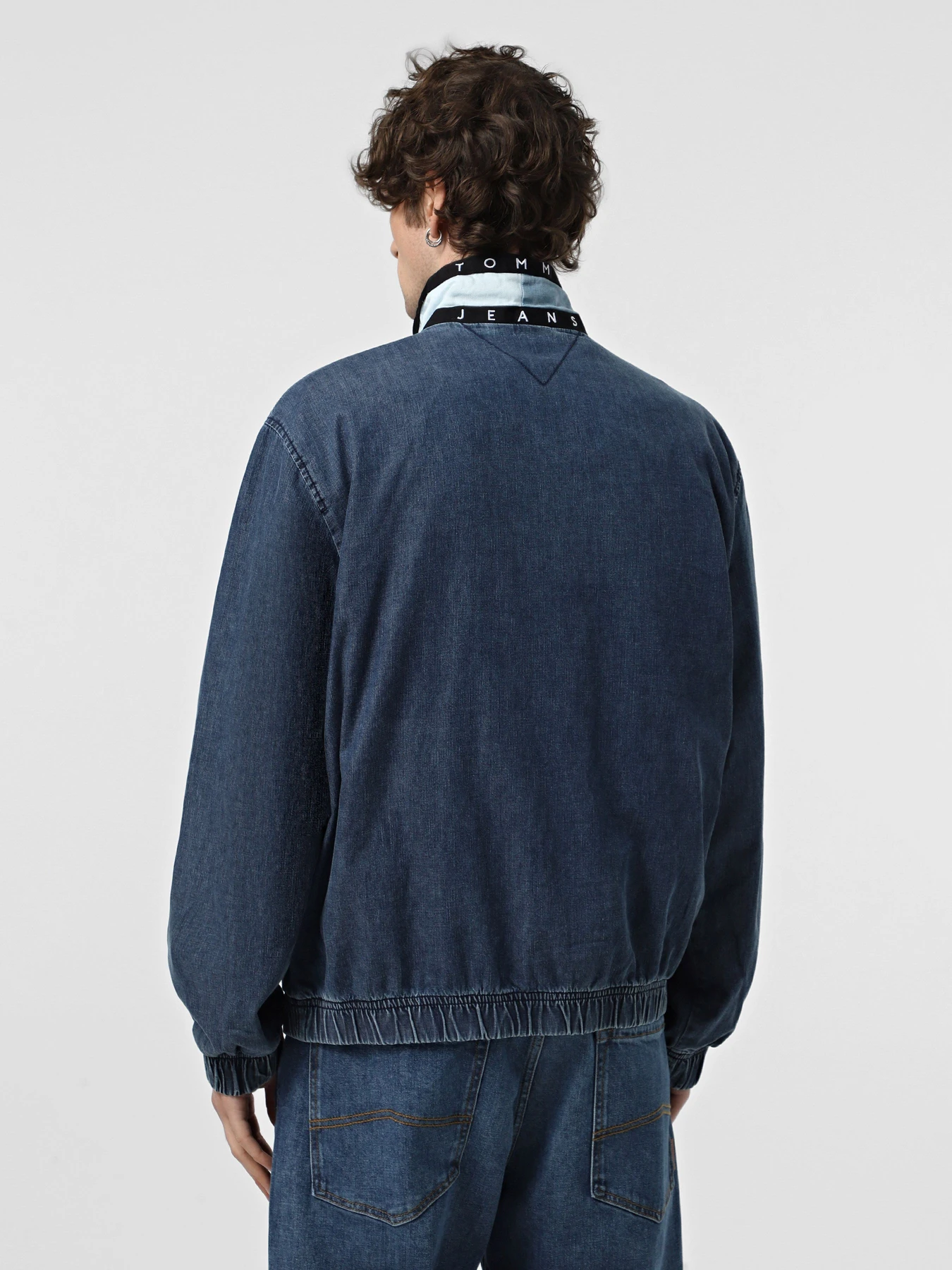 Куртки та дублянки Tommy Jeans модель DM0DM21155-1A4 Фото