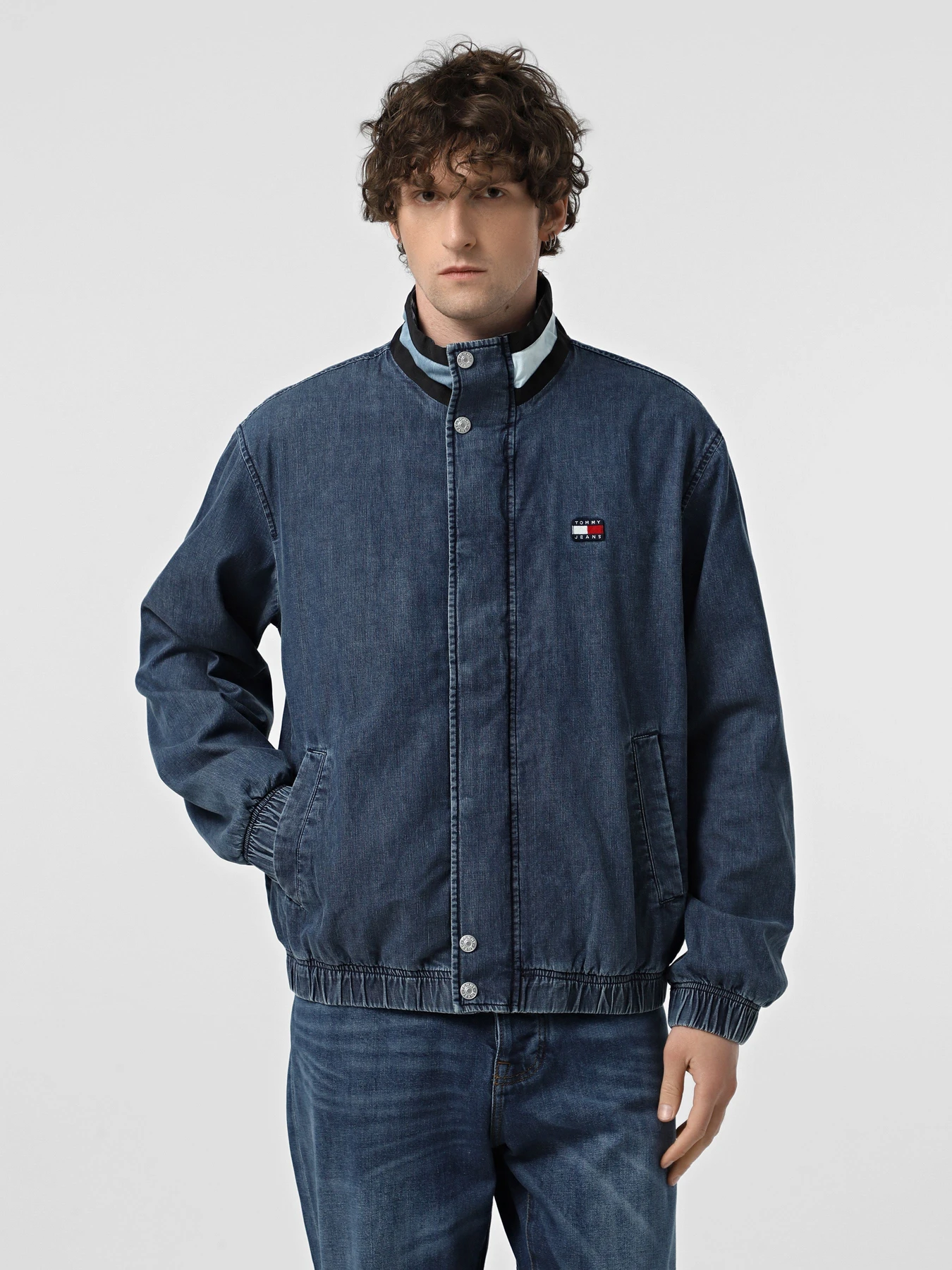 Куртки та дублянки Tommy Jeans модель DM0DM21155-1A4 Фото