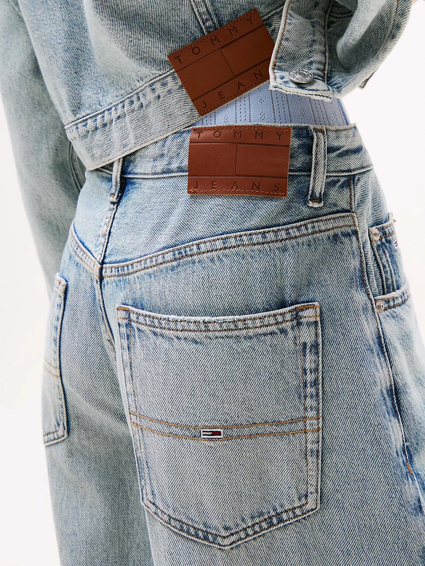 Джинсы Tommy Jeans модель DW0DW20015-1AB Джинсы Tommy Jeans модель DW0DW20015-1AB Фото
