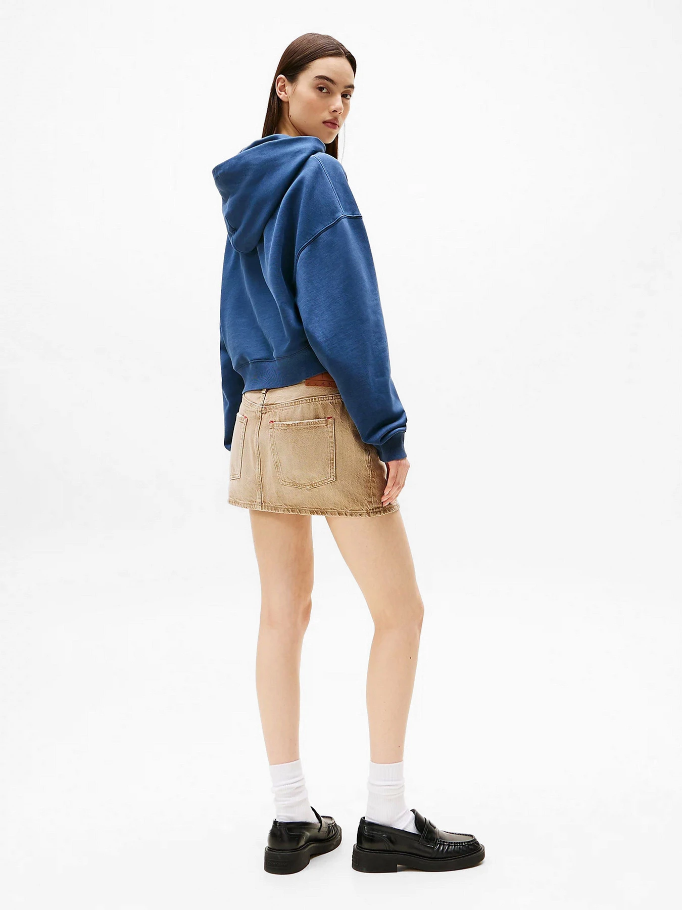Худи и свитшоты Tommy Jeans модель DW0DW20311-C1G Худи и свитшоты Tommy Jeans модель DW0DW20311-C1G Фото