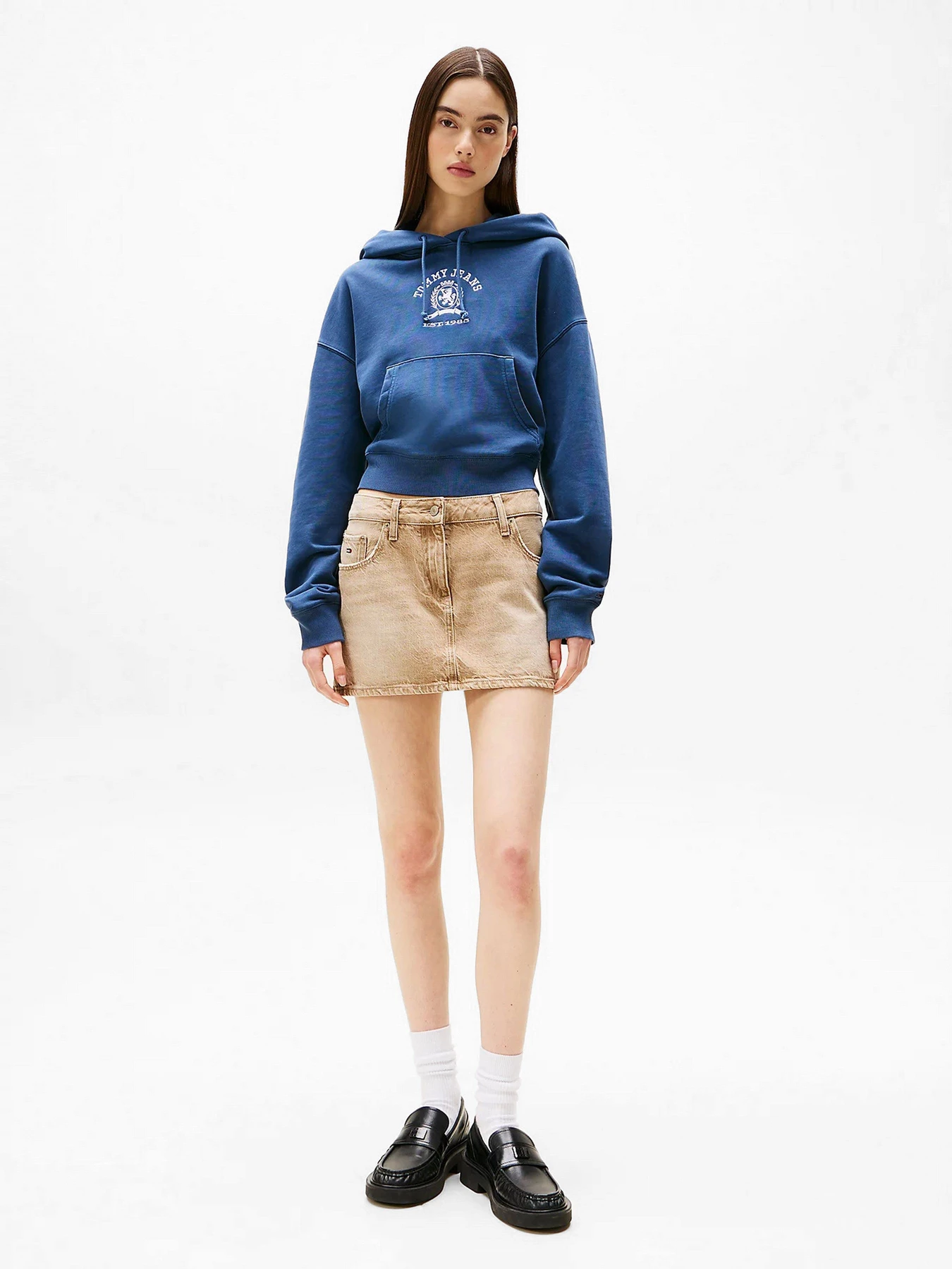 Худи и свитшоты Tommy Jeans модель DW0DW20311-C1G Худи и свитшоты Tommy Jeans модель DW0DW20311-C1G Фото