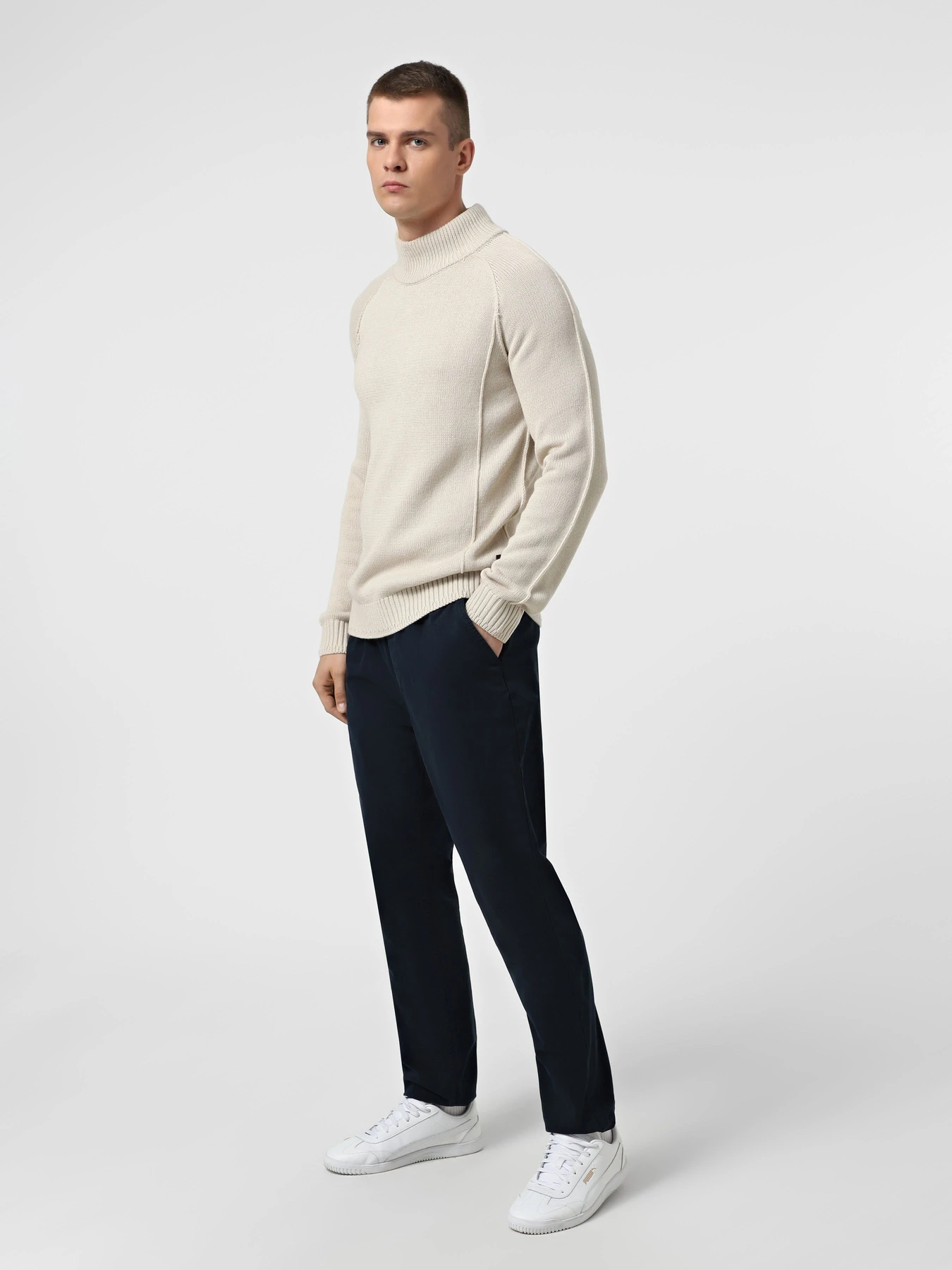 Брюки Tommy Jeans модель DM0DM20283-C1G Брюки Tommy Jeans модель DM0DM20283-C1G Фото