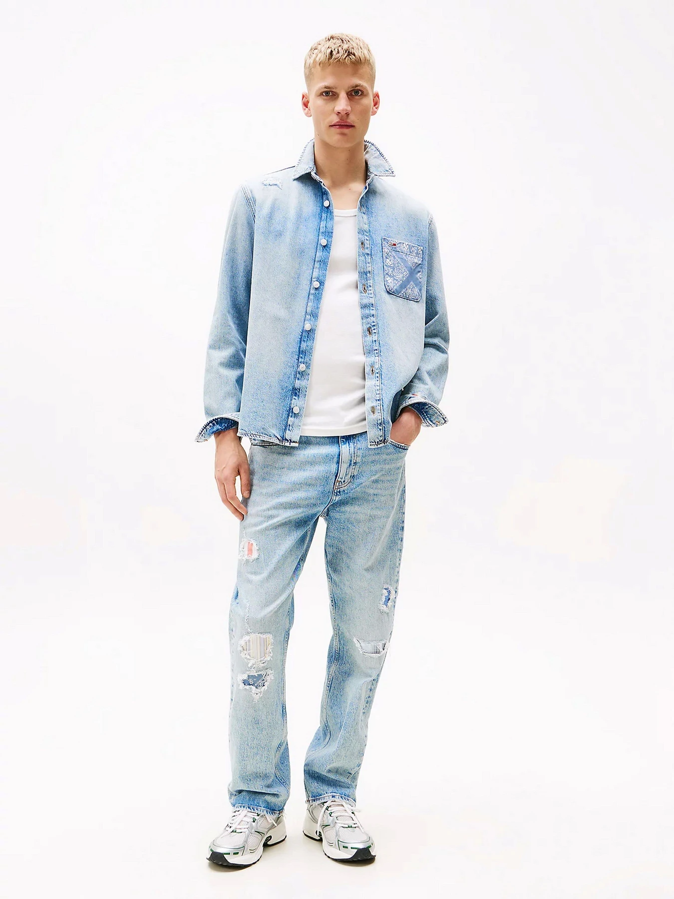 Джинсы Tommy Jeans модель DM0DM21026-1AB Джинсы Tommy Jeans модель DM0DM21026-1AB Фото