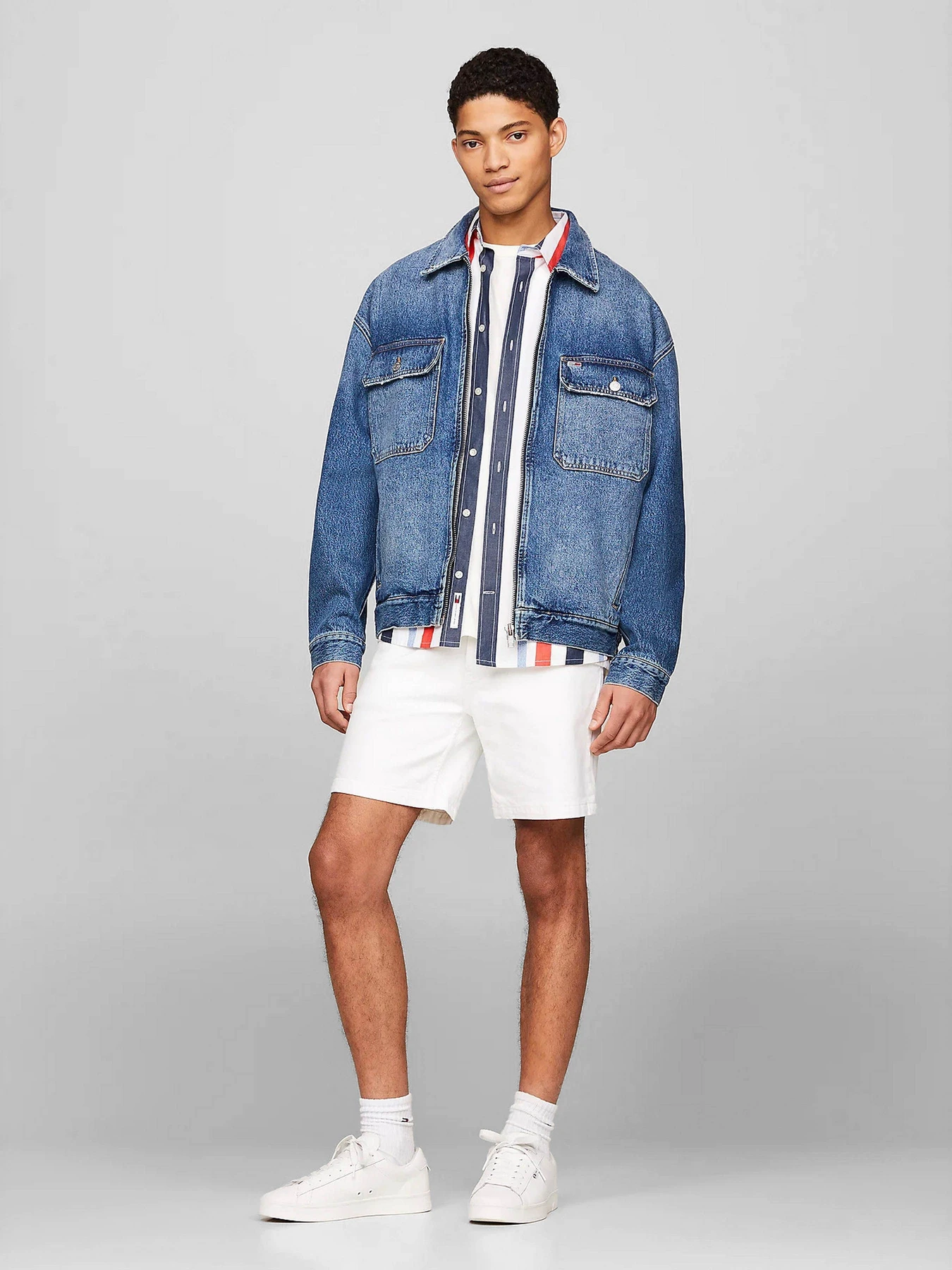 Куртки и дубленки Tommy Jeans модель DM0DM18777-1BK Фото