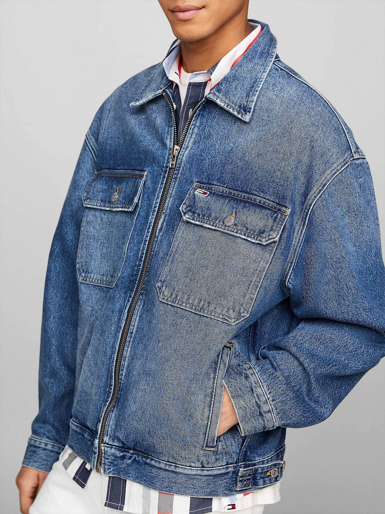 Куртки и дубленки Tommy Jeans модель DM0DM18777-1BK Фото