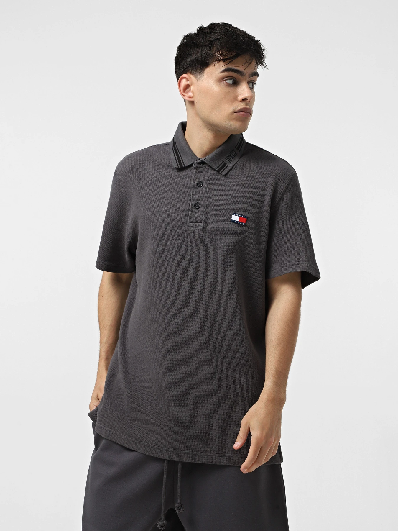 Футболки і поло Tommy Jeans модель DM0DM20917-PT2 Футболки і поло Tommy Jeans модель DM0DM20917-PT2 Фото
