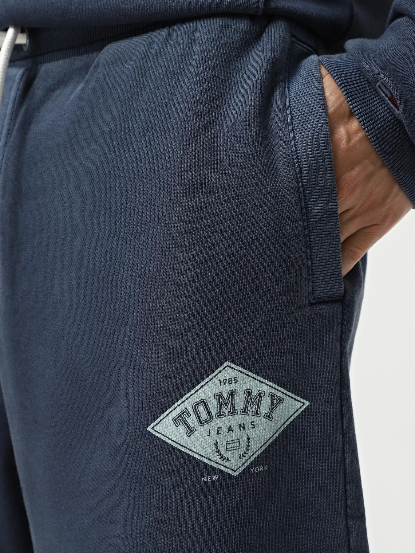 Шорти Tommy Jeans модель DM0DM20936-C1G Фото