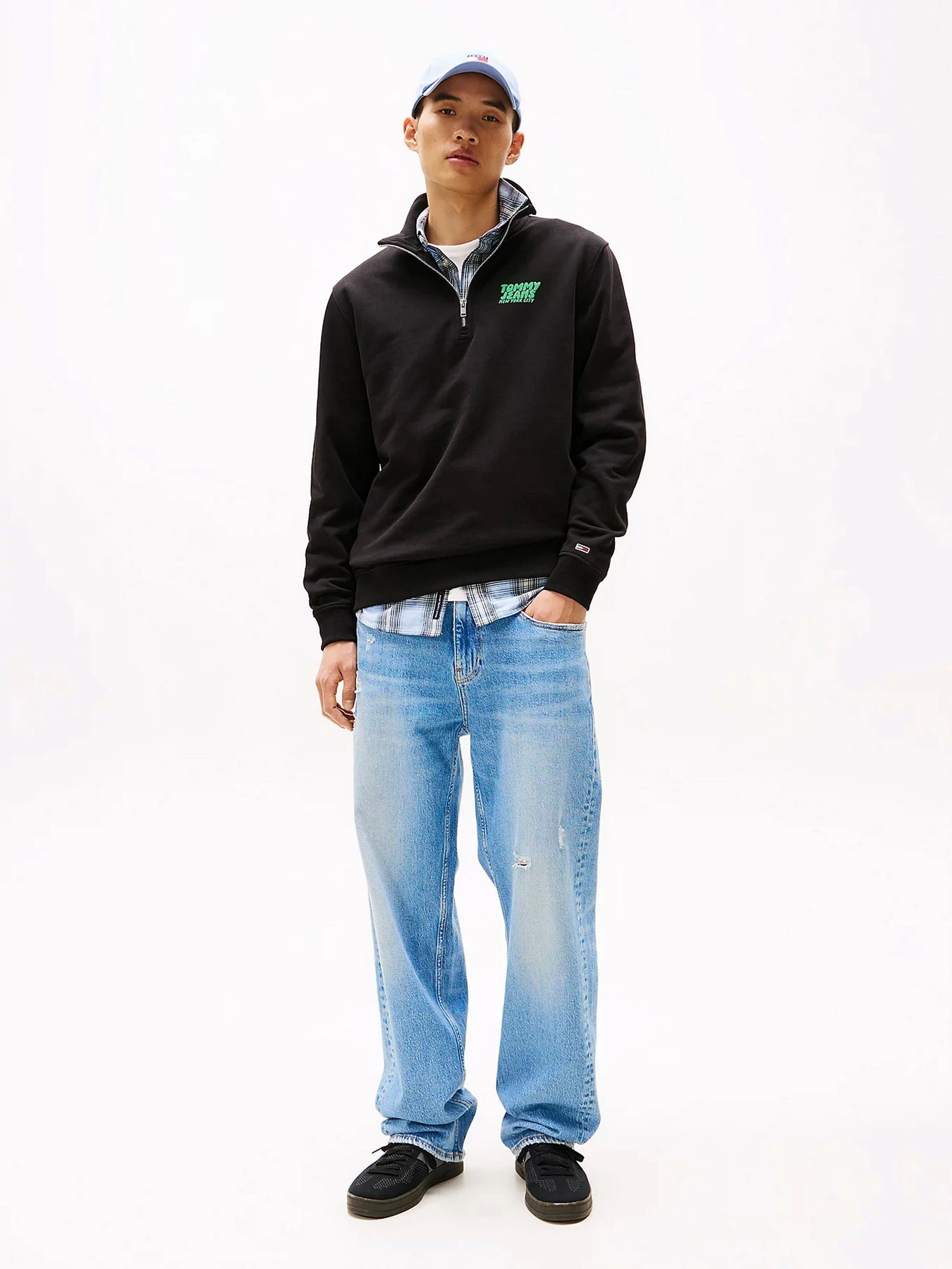 Худі та світшоти Tommy Jeans модель DM0DM21865-BDS Худі та світшоти Tommy Jeans модель DM0DM21865-BDS Фото