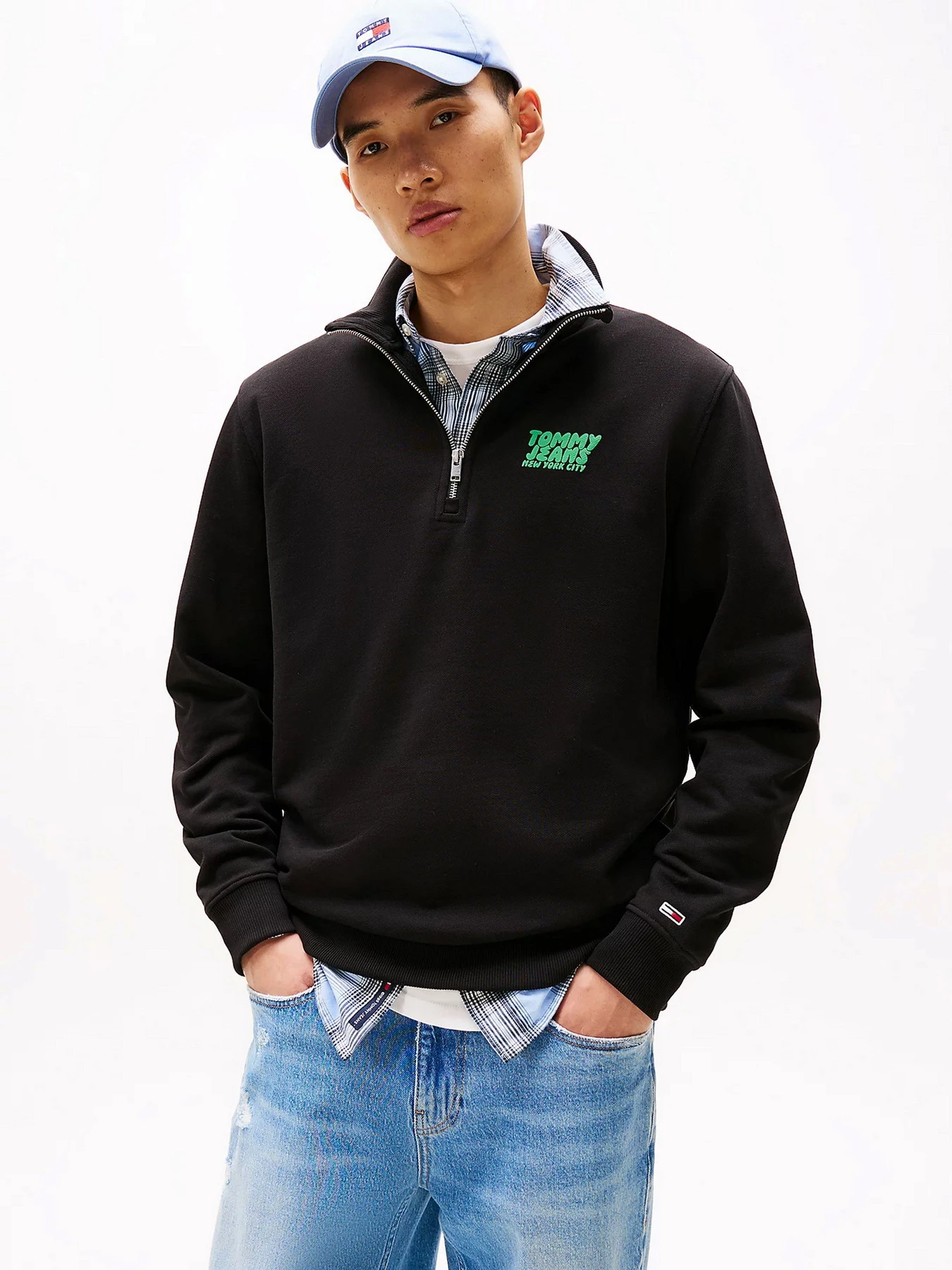 Худі та світшоти Tommy Jeans модель DM0DM21865-BDS Худі та світшоти Tommy Jeans модель DM0DM21865-BDS Фото