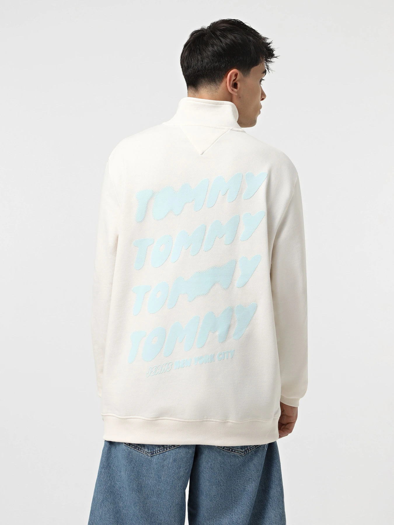 Худи и свитшоты Tommy Jeans модель DM0DM21865-YBH Худи и свитшоты Tommy Jeans модель DM0DM21865-YBH Фото