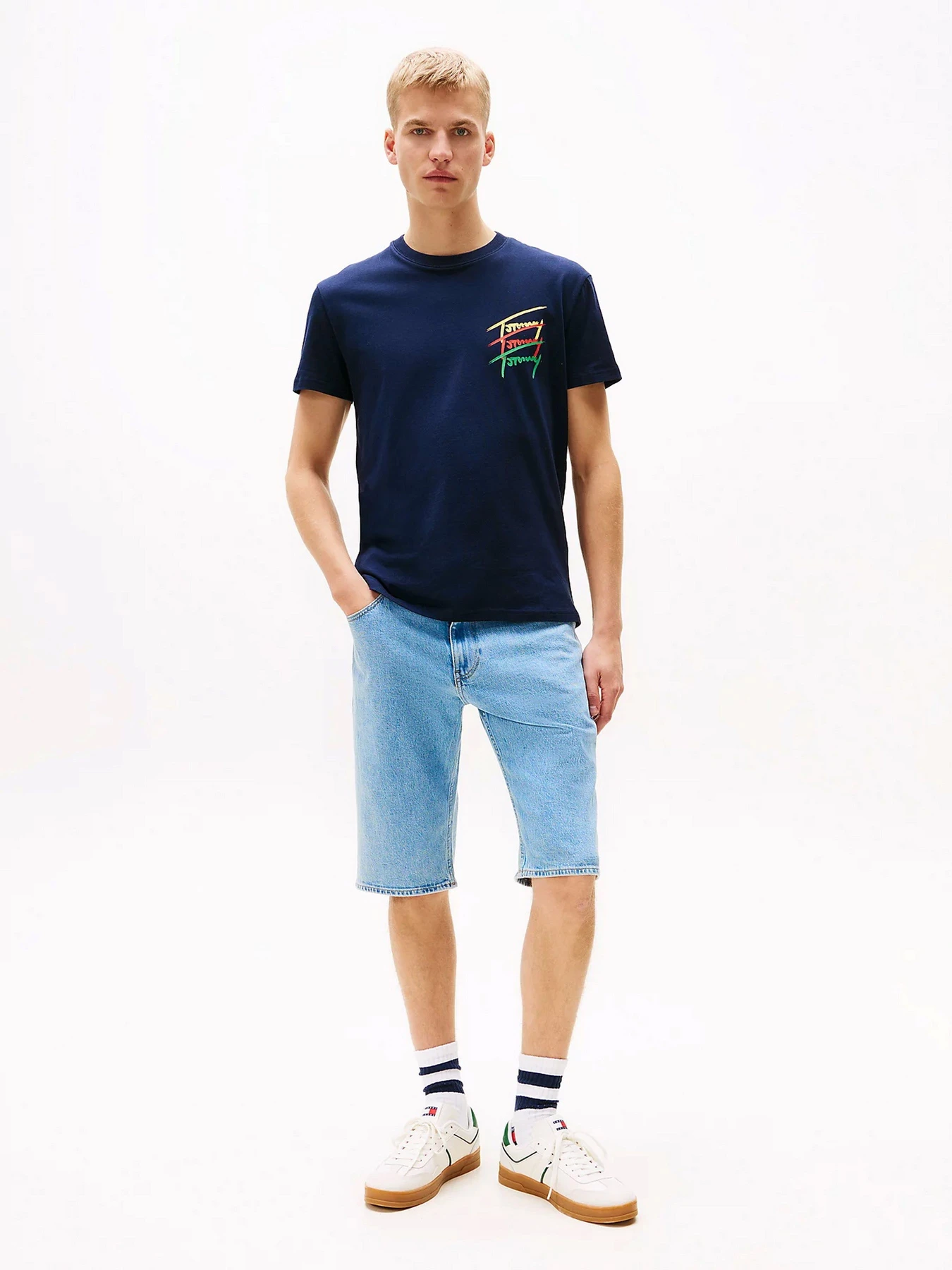 Футболки і поло Tommy Jeans модель DM0DM20771-C1G Футболки і поло Tommy Jeans модель DM0DM20771-C1G Фото