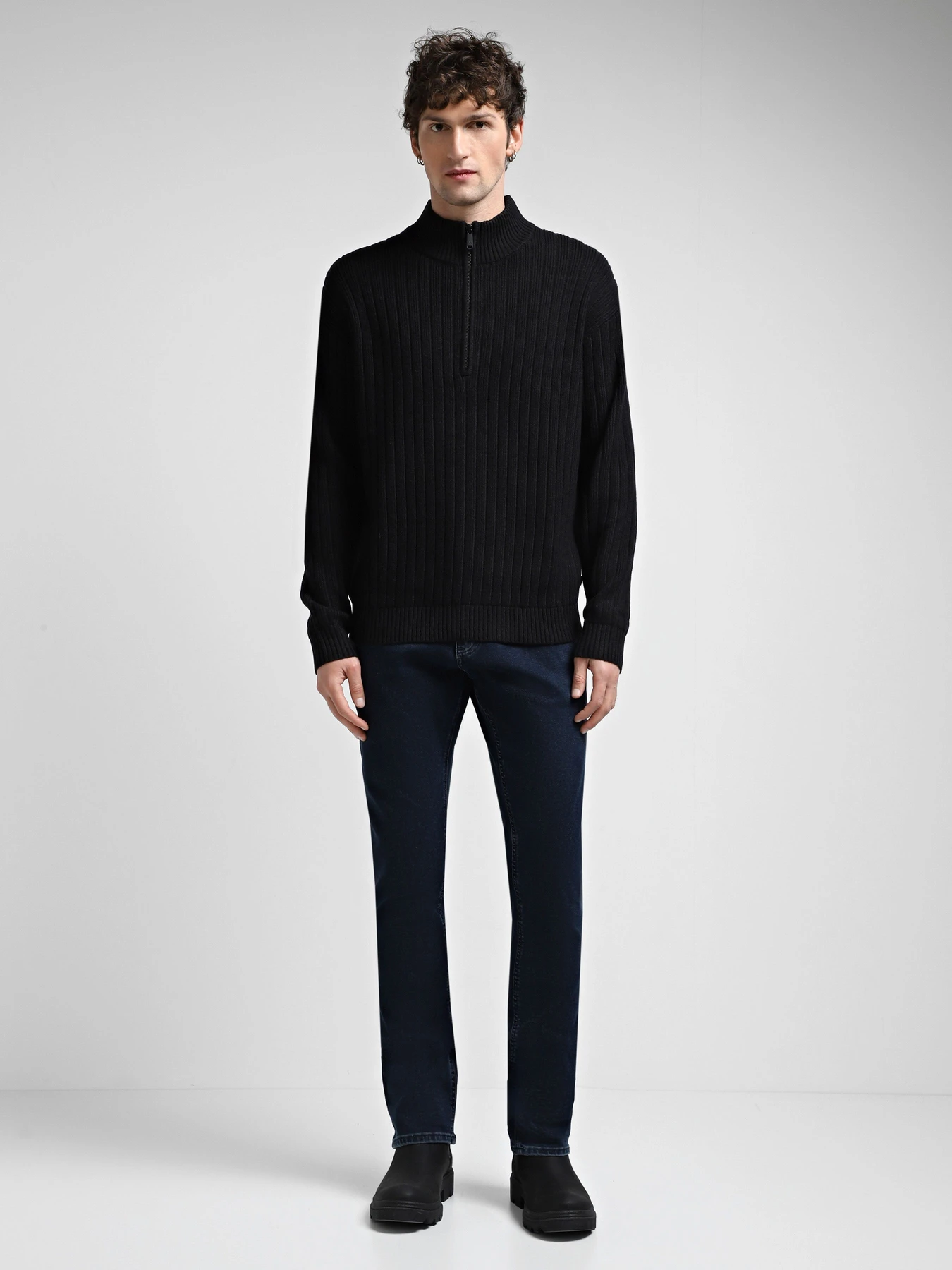 Джинси Tommy Jeans модель DM0DM17108-1BJ Джинси Tommy Jeans модель DM0DM17108-1BJ Фото