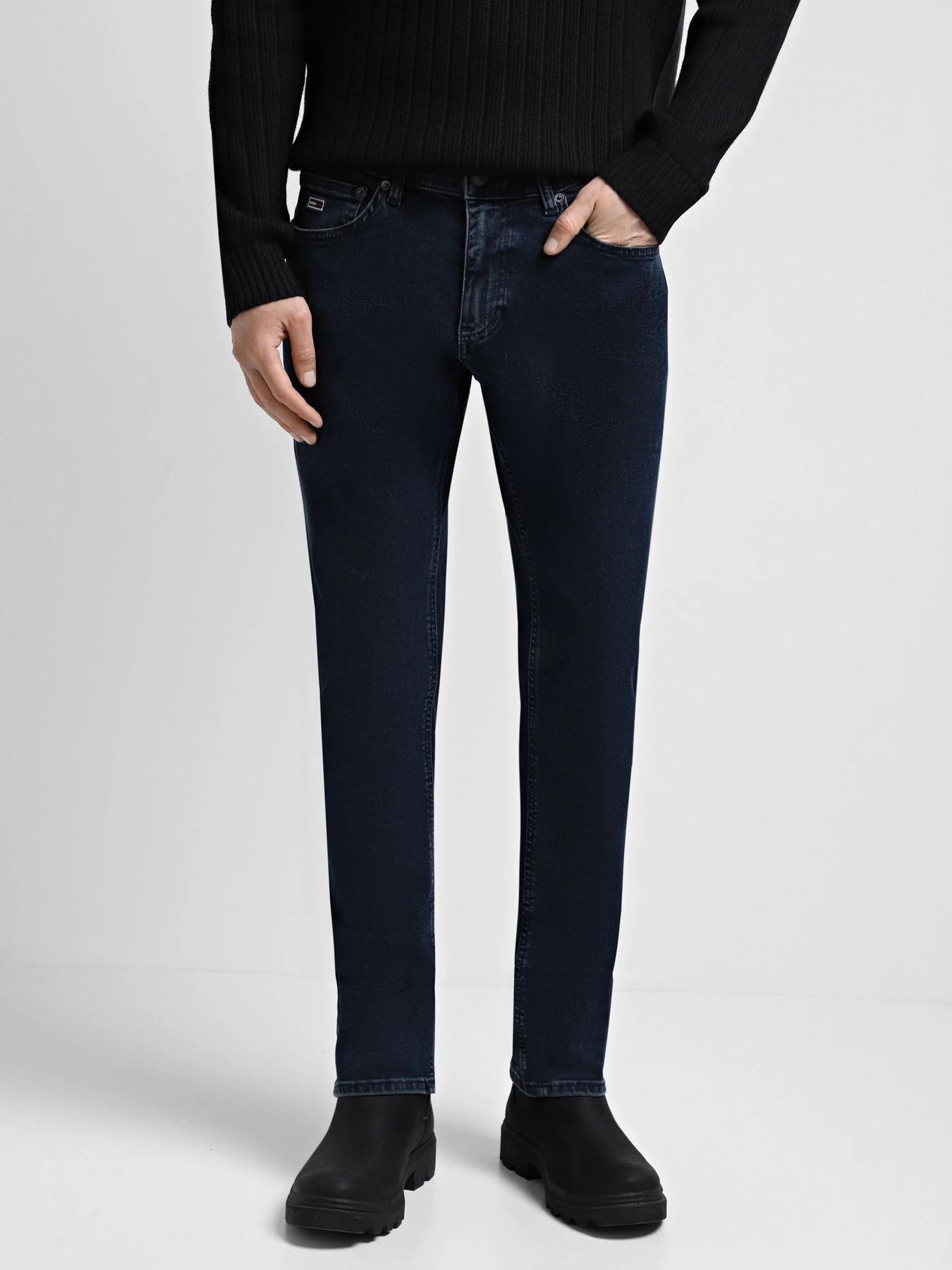 Джинси Tommy Jeans модель DM0DM17108-1BJ Джинси Tommy Jeans модель DM0DM17108-1BJ Фото