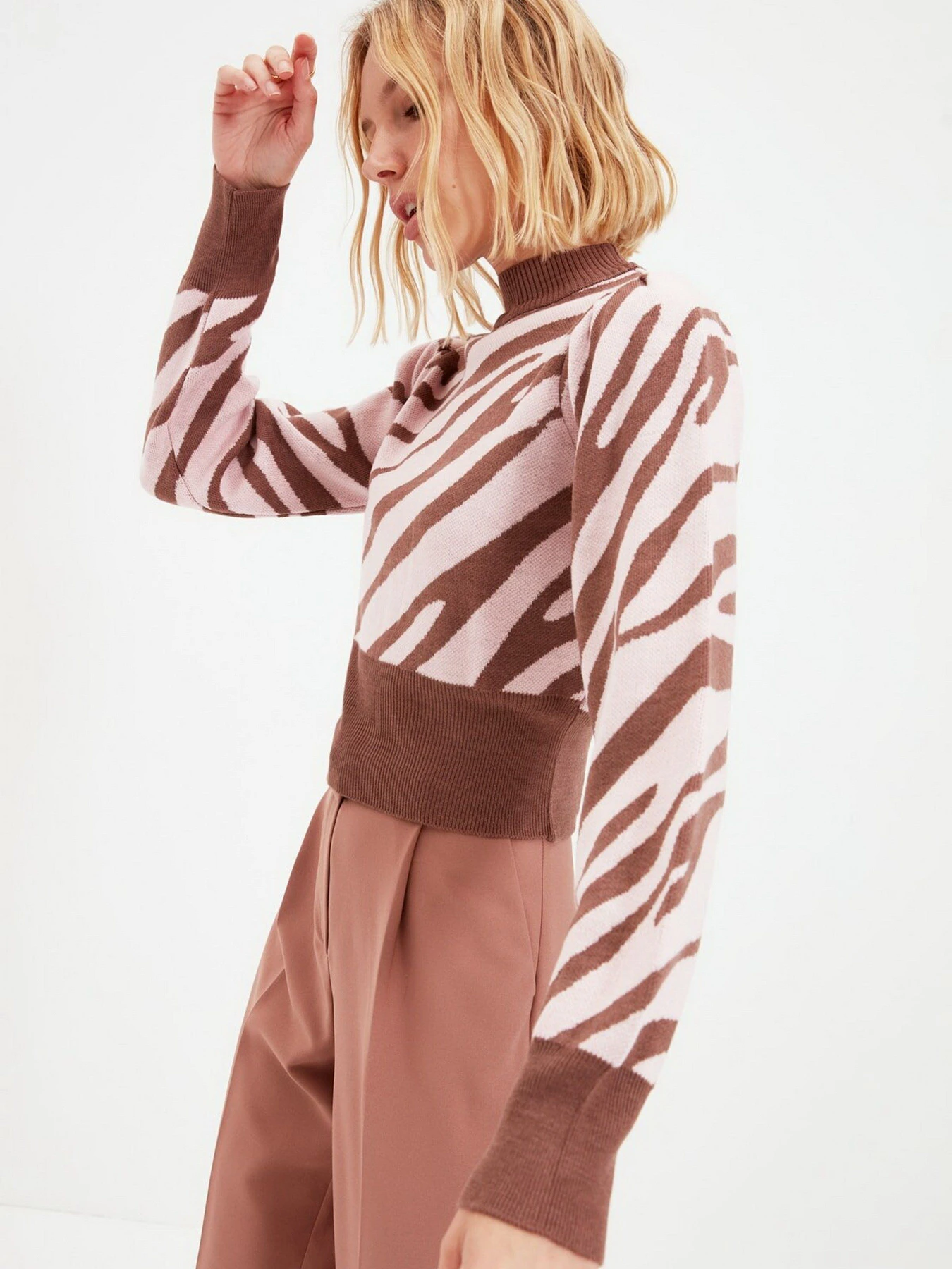 Свитры и кардиганы Trendyol модель TWOAW21KZ0010/Gul Kurusu Свитры и кардиганы Trendyol модель TWOAW21KZ0010/Gul Kurusu Фото