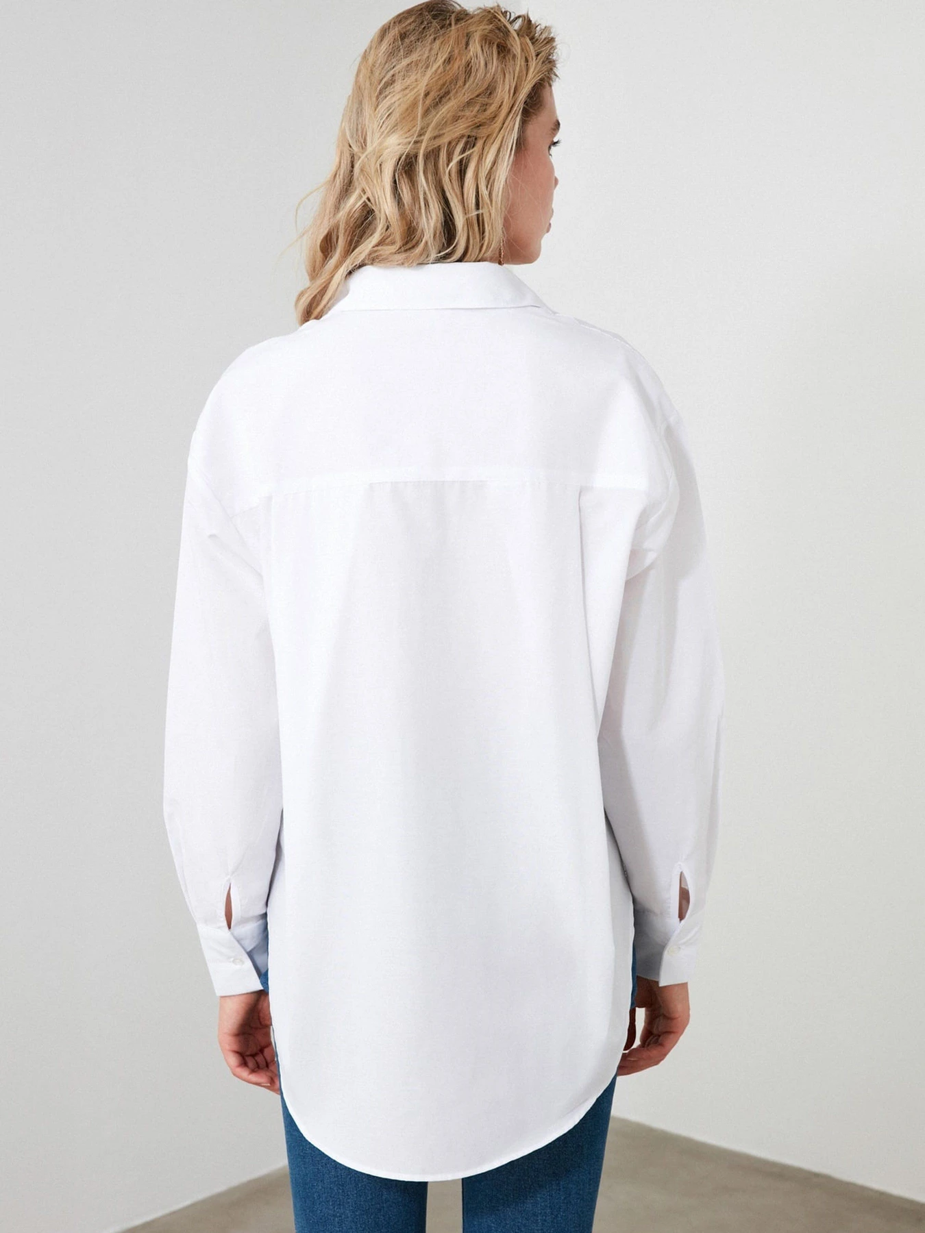 Рубашки Trendyol модель TWOAW20GO0115/BEYAZ Рубашки Trendyol модель TWOAW20GO0115/BEYAZ Фото
