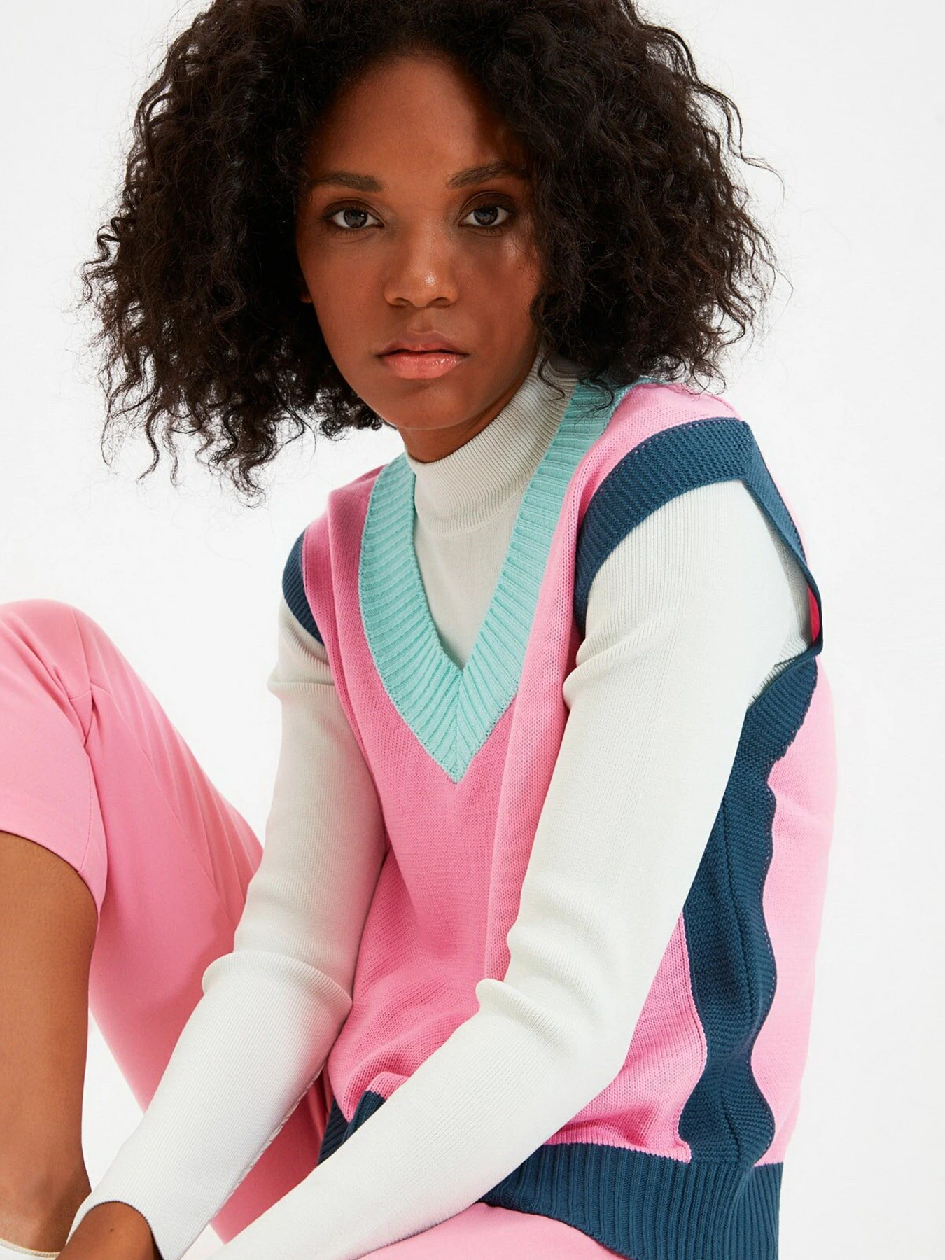 Свитры и кардиганы Trendyol модель TWOAW22BZ0055/Pembe Свитры и кардиганы Trendyol модель TWOAW22BZ0055/Pembe Фото