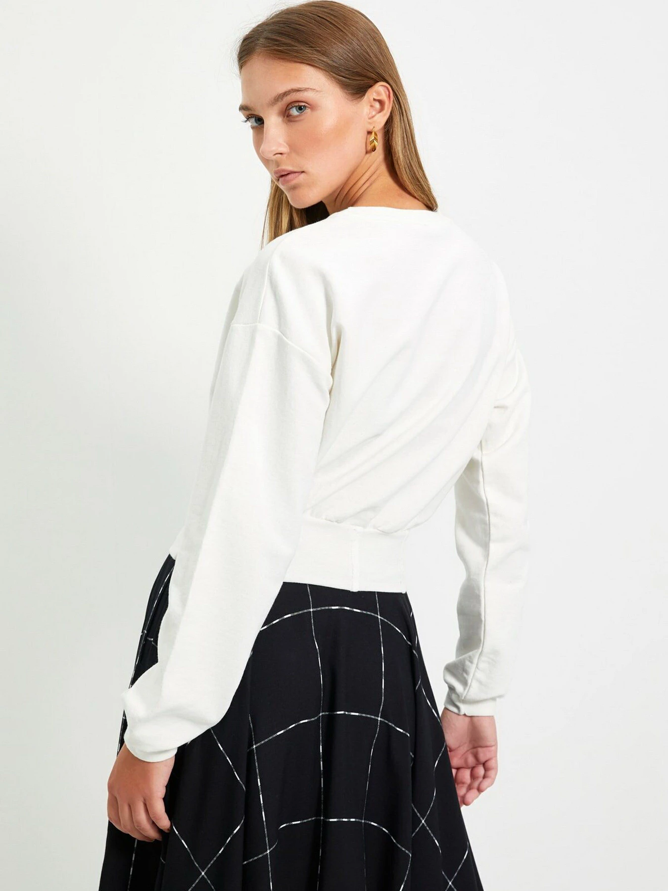 Худи и свитшоты Trendyol модель TWOAW22BZ0113/Ekru Худи и свитшоты Trendyol модель TWOAW22BZ0113/Ekru Фото