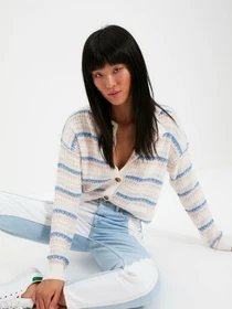 Свитры и кардиганы Trendyol модель TWOAW22HI0060/Ekru Фото