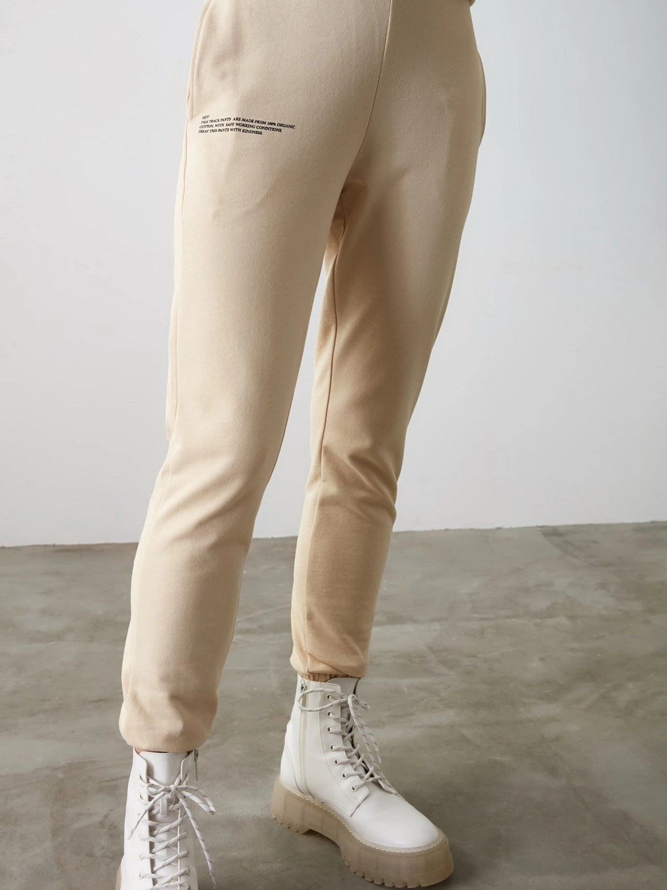 Брюки Trendyol модель TWOAW21EA0182/Bej Брюки Trendyol модель TWOAW21EA0182/Bej Фото
