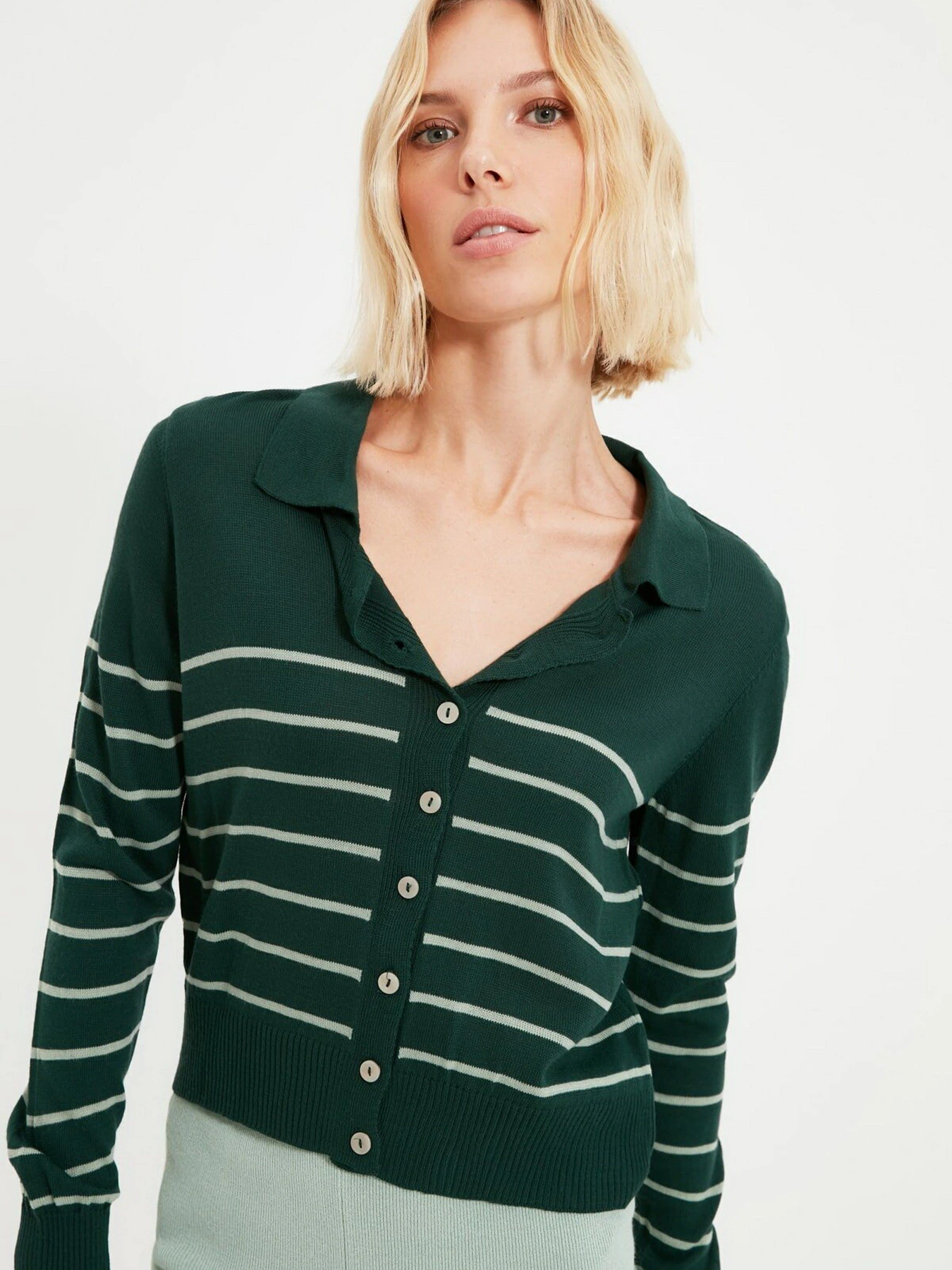 Свитры и кардиганы Trendyol модель TWOAW22HI0241/Zumrut Yesili Фото
