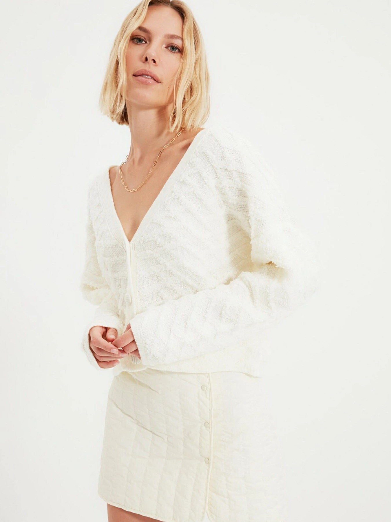 Свитры и кардиганы Trendyol модель TWOAW22HI0325/Ekru Свитры и кардиганы Trendyol модель TWOAW22HI0325/Ekru Фото
