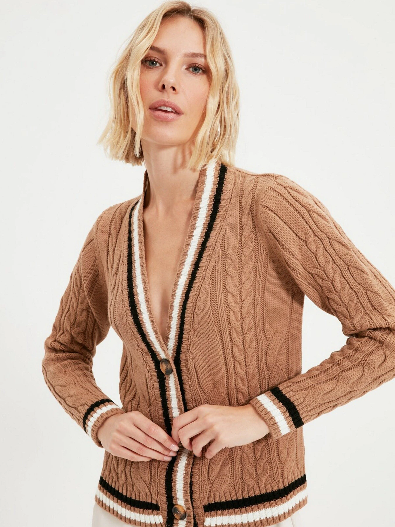 Свитры и кардиганы Trendyol модель TWOAW22HI0447/Kahverengi Свитры и кардиганы Trendyol модель TWOAW22HI0447/Kahverengi Фото