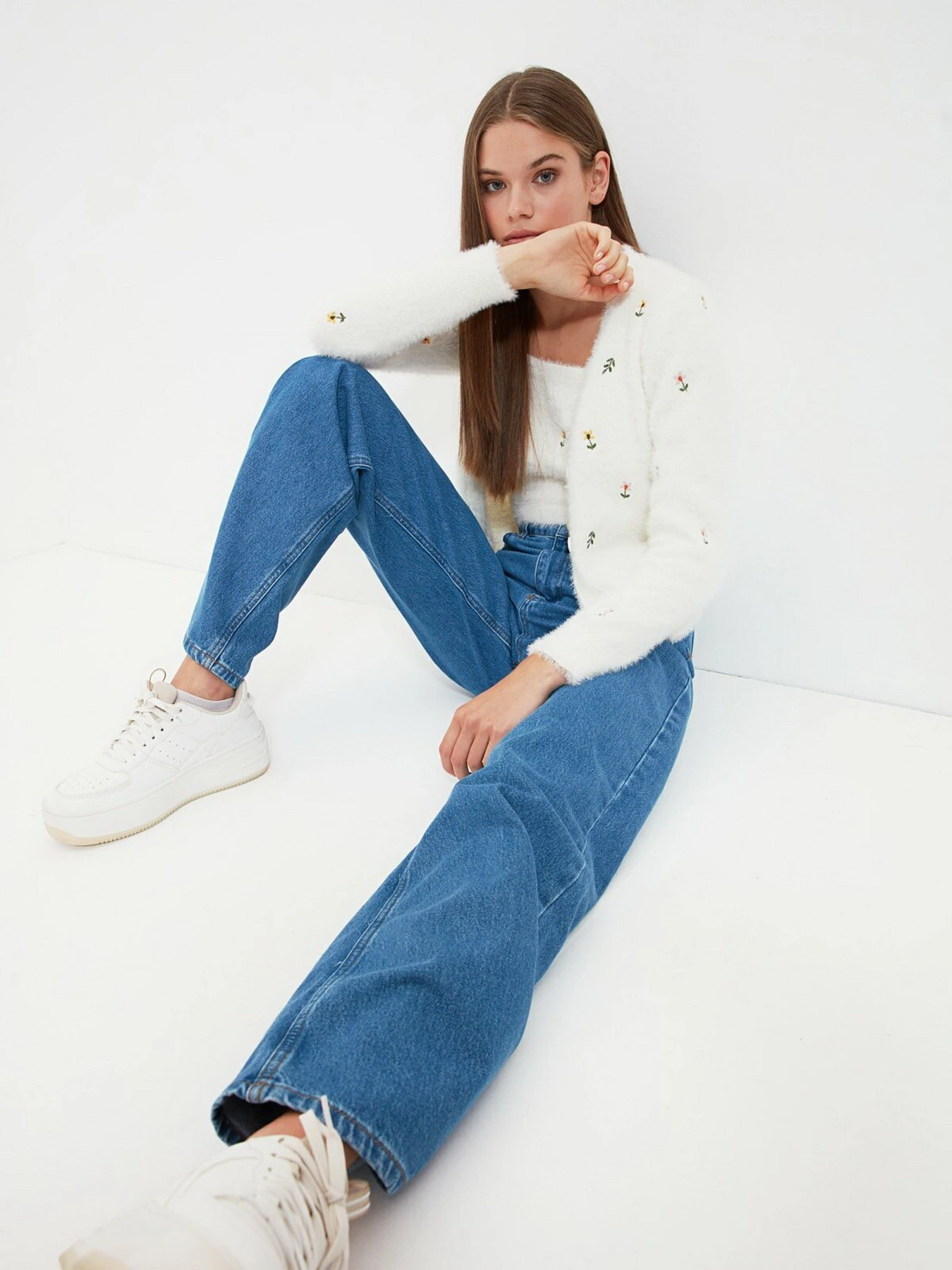 Свитры и кардиганы Trendyol модель TWOAW22HI0055/Ekru Свитры и кардиганы Trendyol модель TWOAW22HI0055/Ekru Фото