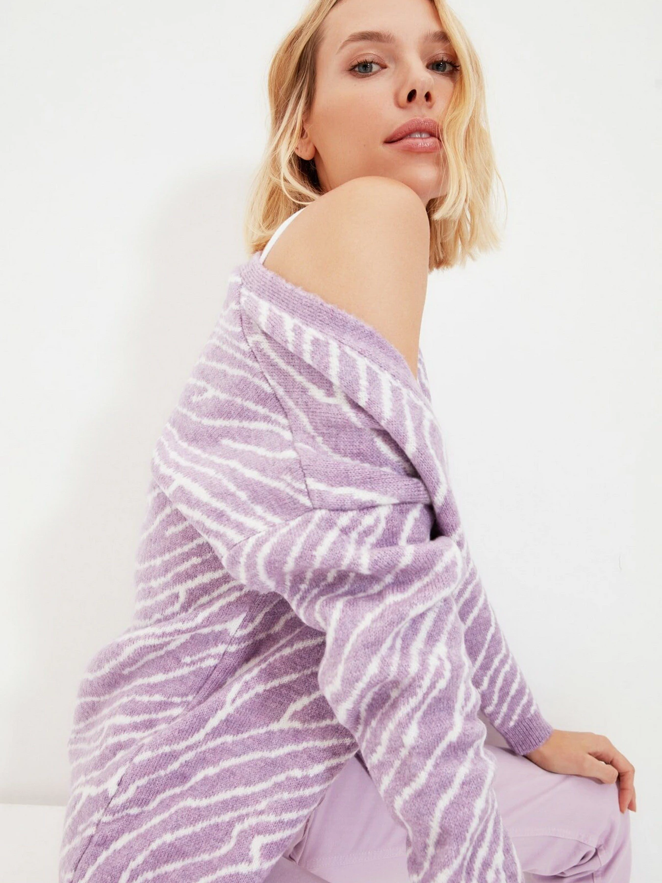 Свитры и кардиганы Trendyol модель TWOAW22HI0086/Lila Свитры и кардиганы Trendyol модель TWOAW22HI0086/Lila Фото