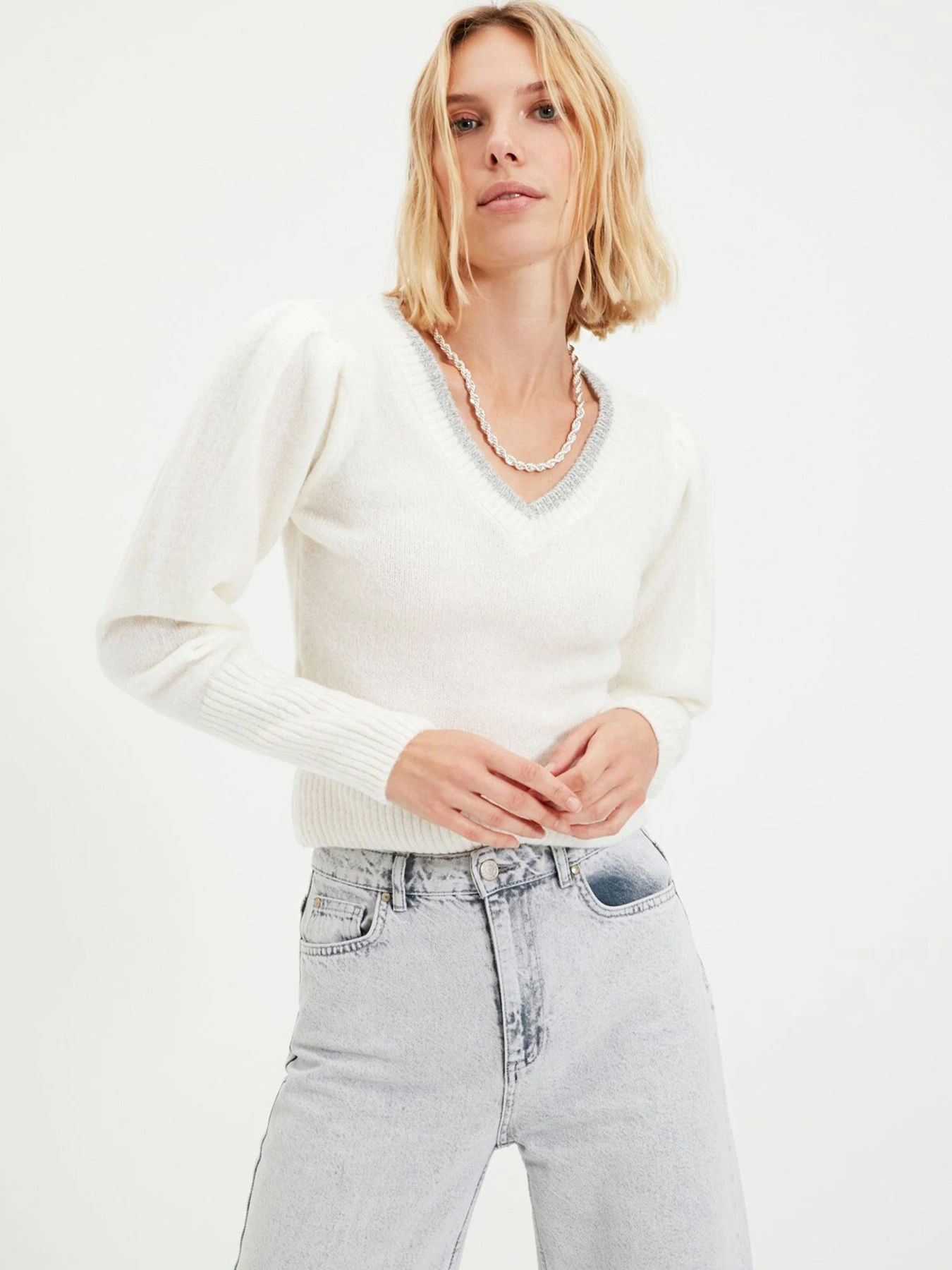 Свитры и кардиганы Trendyol модель TWOAW22KZ0237/Beyaz Свитры и кардиганы Trendyol модель TWOAW22KZ0237/Beyaz Фото