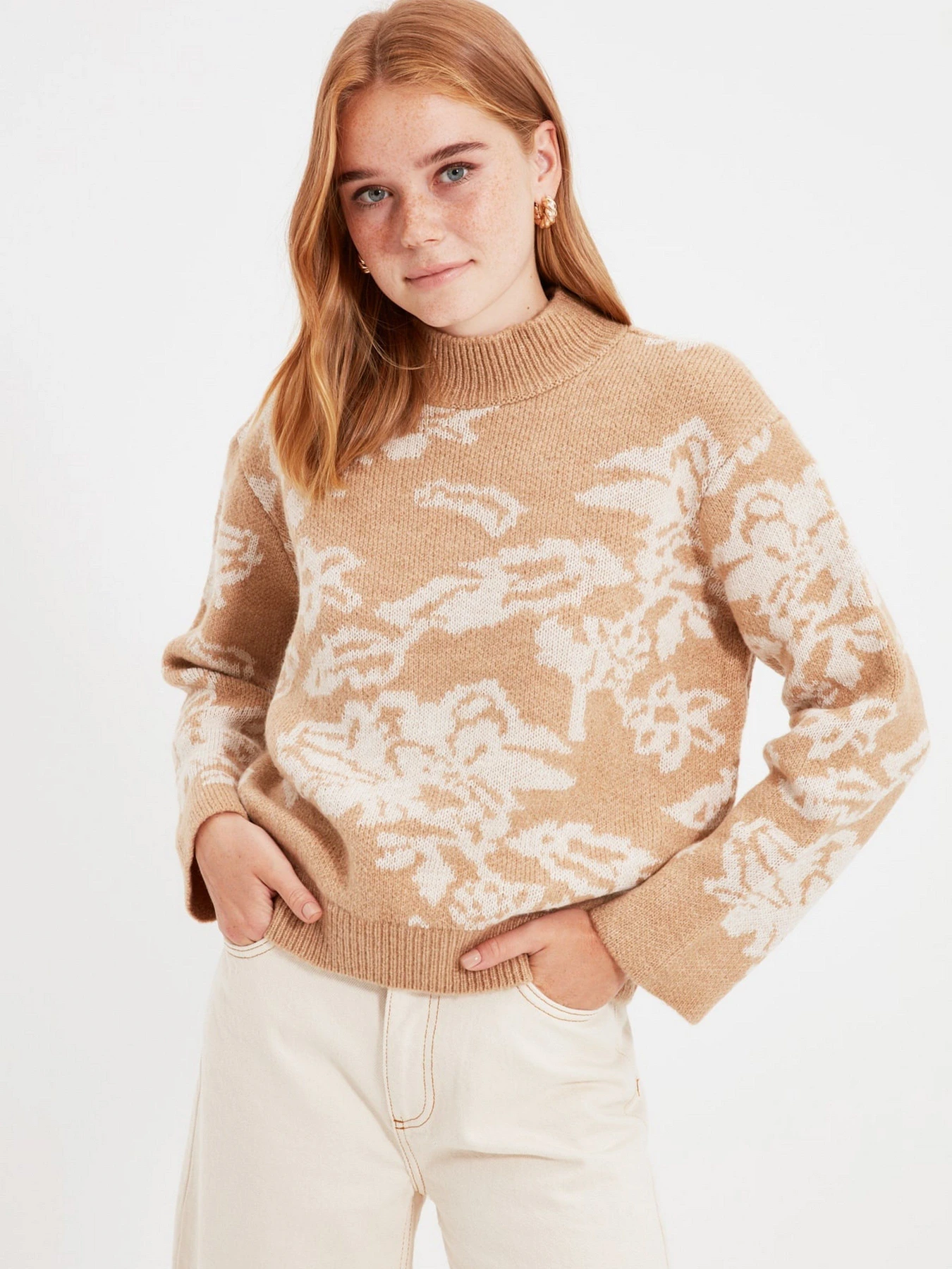 Свитры и кардиганы Trendyol модель TWOAW22KZ0227/Ekru Фото