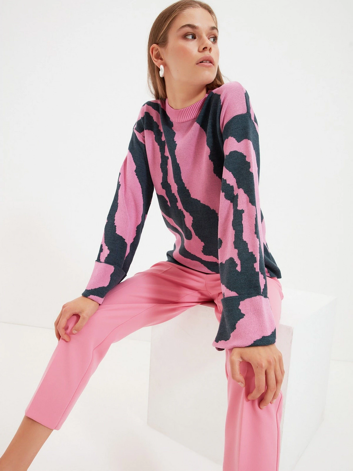 Свитры и кардиганы Trendyol модель TWOAW22KZ0229/Pembe Свитры и кардиганы Trendyol модель TWOAW22KZ0229/Pembe Фото