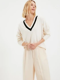 Свитры и кардиганы Trendyol модель TWOAW22KZ0975/Ekru Фото