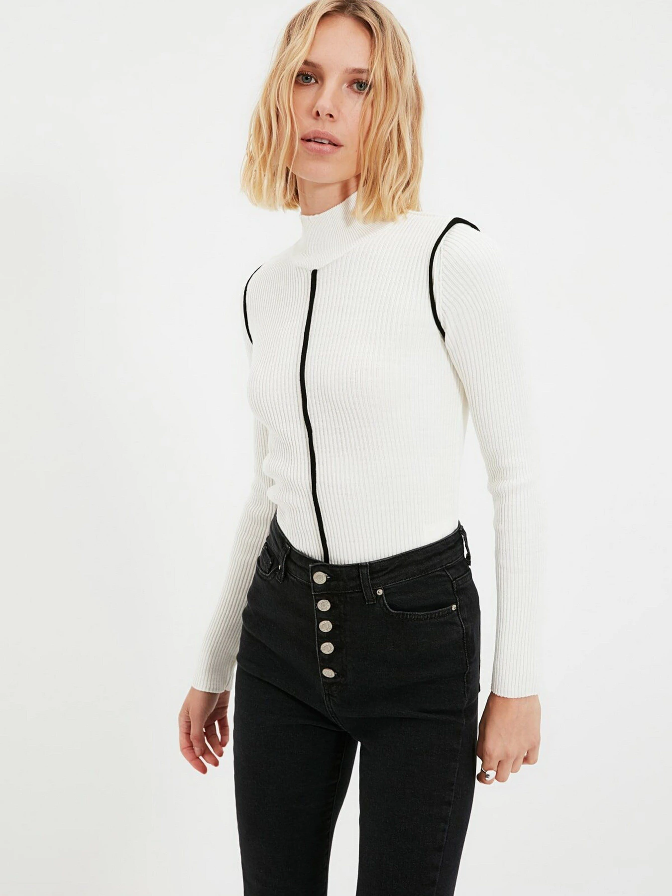 Свитры и кардиганы Trendyol модель TWOAW22KZ1477/Ekru Фото
