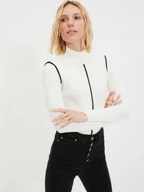 Свитры и кардиганы Trendyol модель TWOAW22KZ1477/Ekru Фото