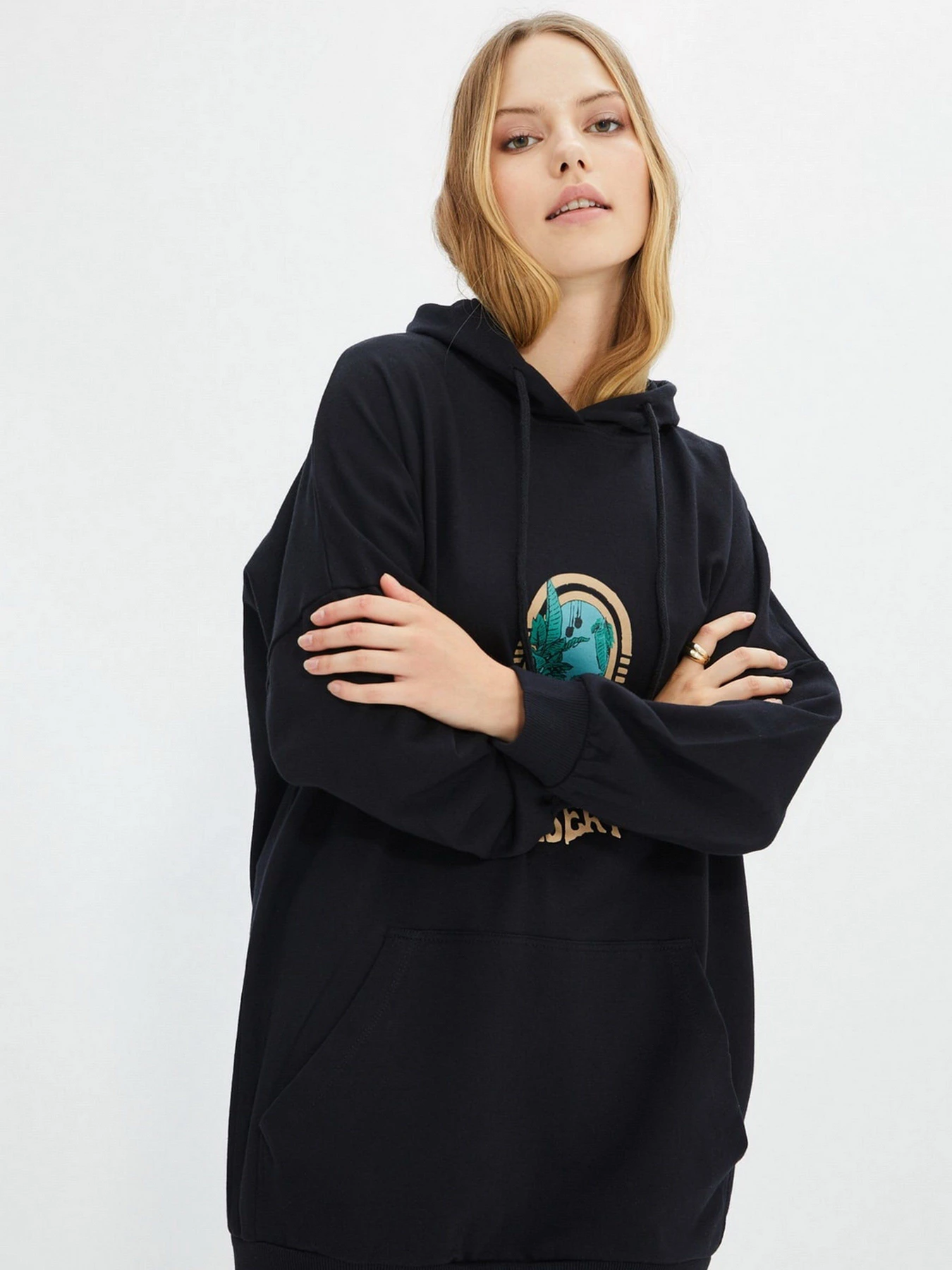 Худи и свитшоты Trendyol модель TCTAW22TW0058/Siyah Худи и свитшоты Trendyol модель TCTAW22TW0058/Siyah Фото