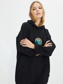Худи и свитшоты Trendyol модель TCTAW22TW0058/Siyah Фото