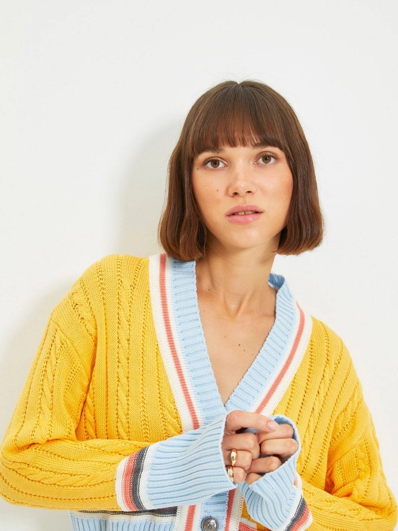 Свитры и кардиганы Trendyol модель TWOAW20FV0017/Sari Свитры и кардиганы Trendyol модель TWOAW20FV0017/Sari Фото