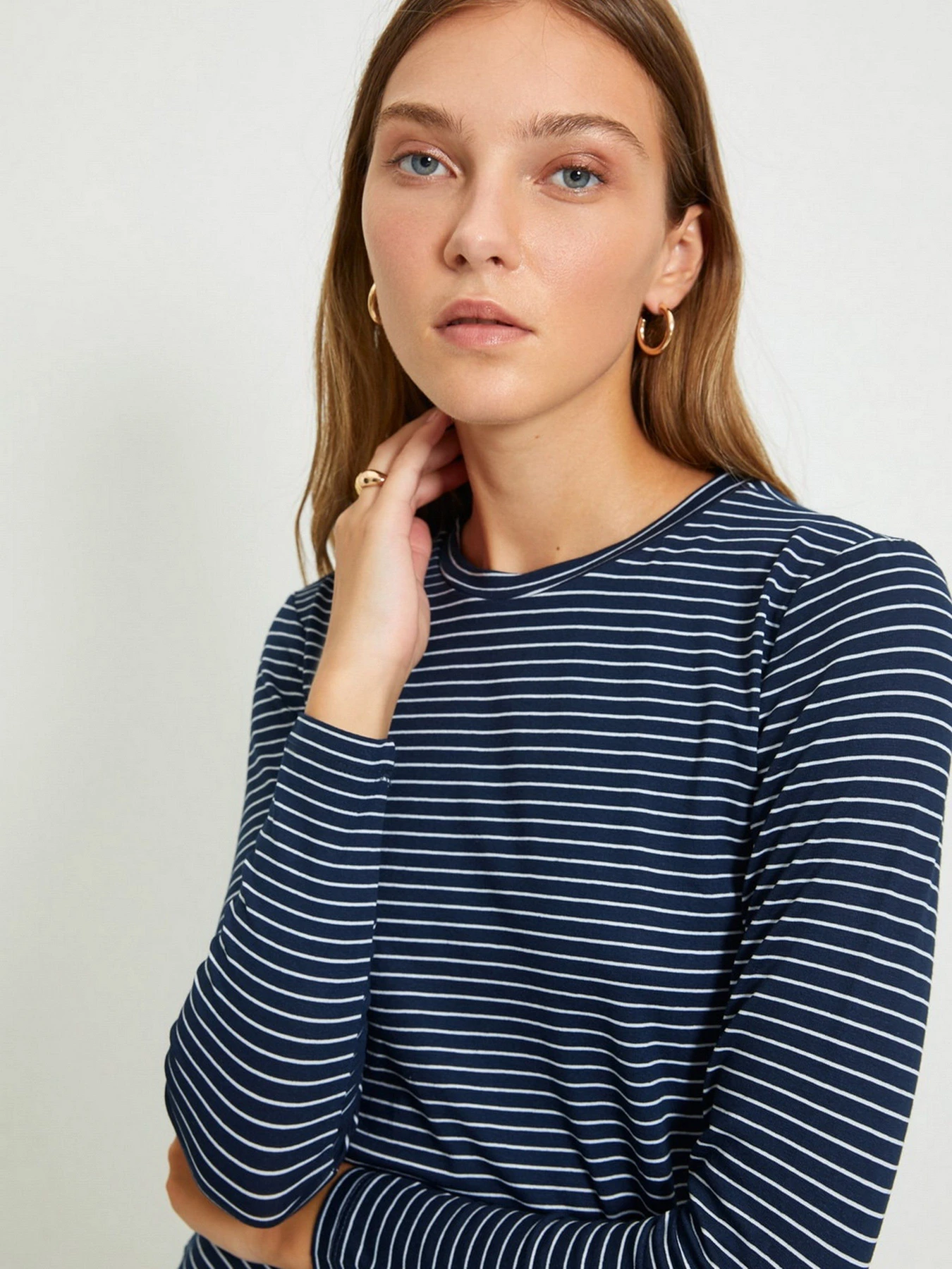 Худи и свитшоты Trendyol модель TWOAW20TS0097/Lacivert Фото