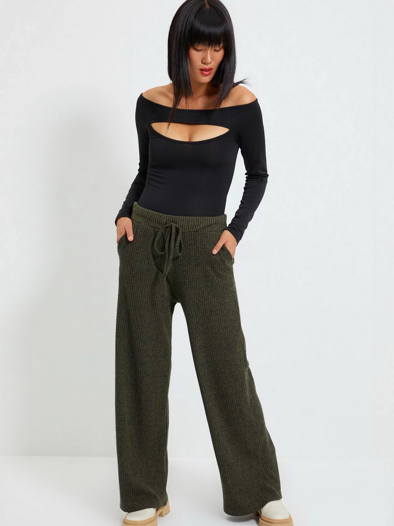 Штани Trendyol модель TWOAW21PL0293/Haki Штани Trendyol модель TWOAW21PL0293/Haki Фото
