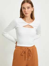 Худи и свитшоты Trendyol модель TWOAW22BZ0217/Ekru Фото