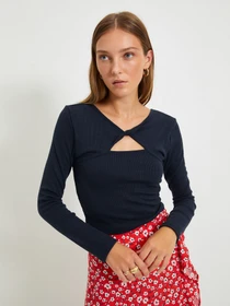 Худи и свитшоты Trendyol модель TWOAW22BZ0217/Lacivert Фото