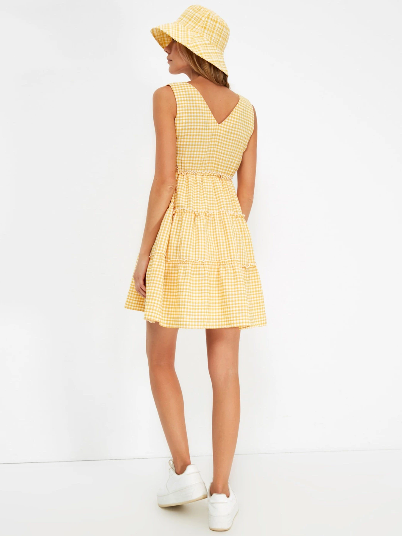 Платья Trendyol модель TWOSS21EL2743/Sari Фото
