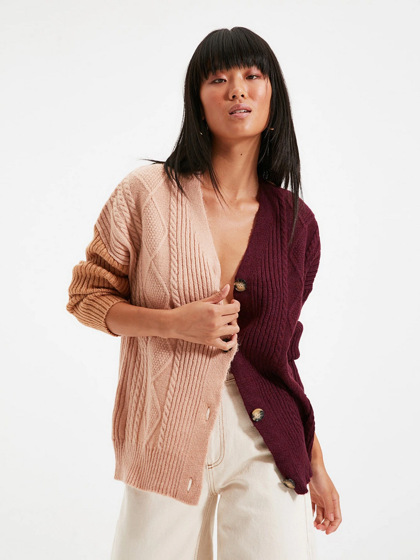 Свитры и кардиганы Trendyol модель TWOAW22HI0197/Murdum Свитры и кардиганы Trendyol модель TWOAW22HI0197/Murdum Фото