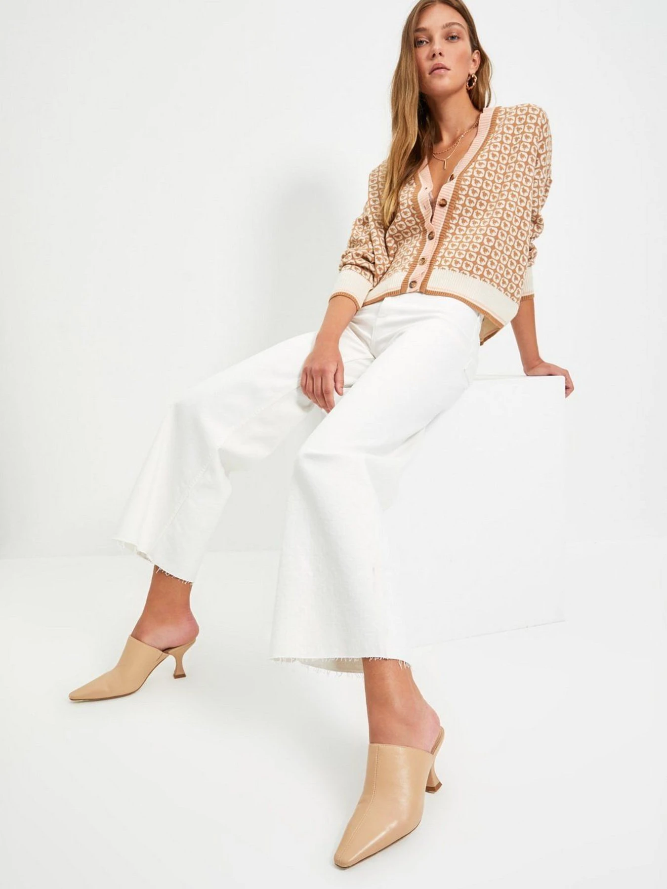 Свитры и кардиганы Trendyol модель TWOAW22HI0568/Camel Фото