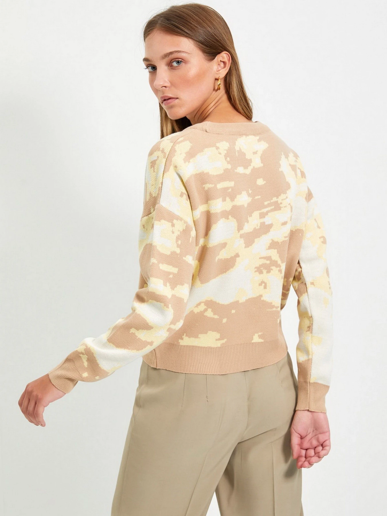 Свитры и кардиганы Trendyol модель TWOAW22KZ0675/Bej Свитры и кардиганы Trendyol модель TWOAW22KZ0675/Bej Фото