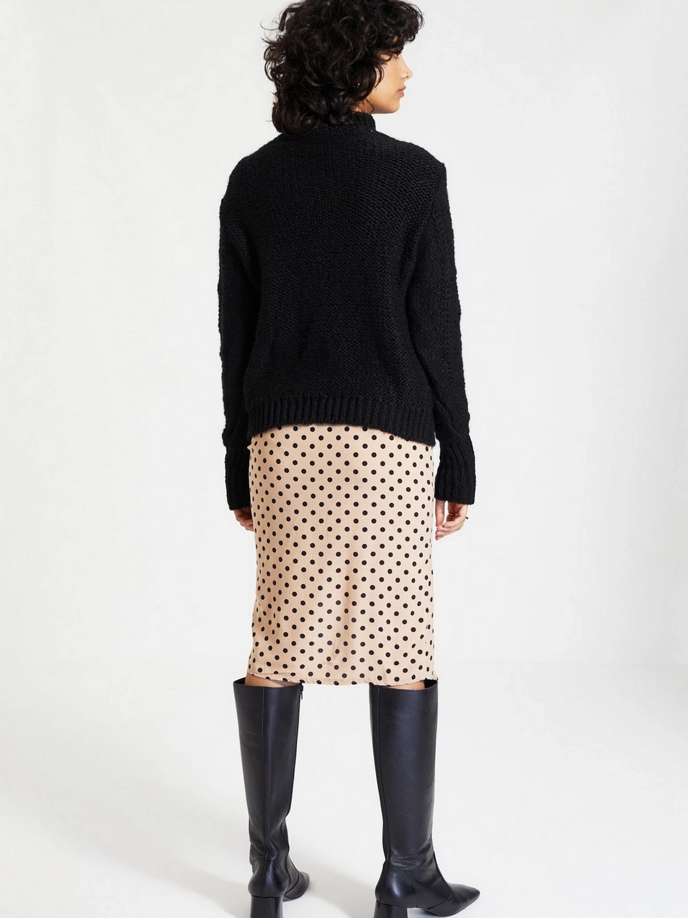 Свитры и кардиганы Trendyol модель TWOAW22KZ1388/Siyah Свитры и кардиганы Trendyol модель TWOAW22KZ1388/Siyah Фото
