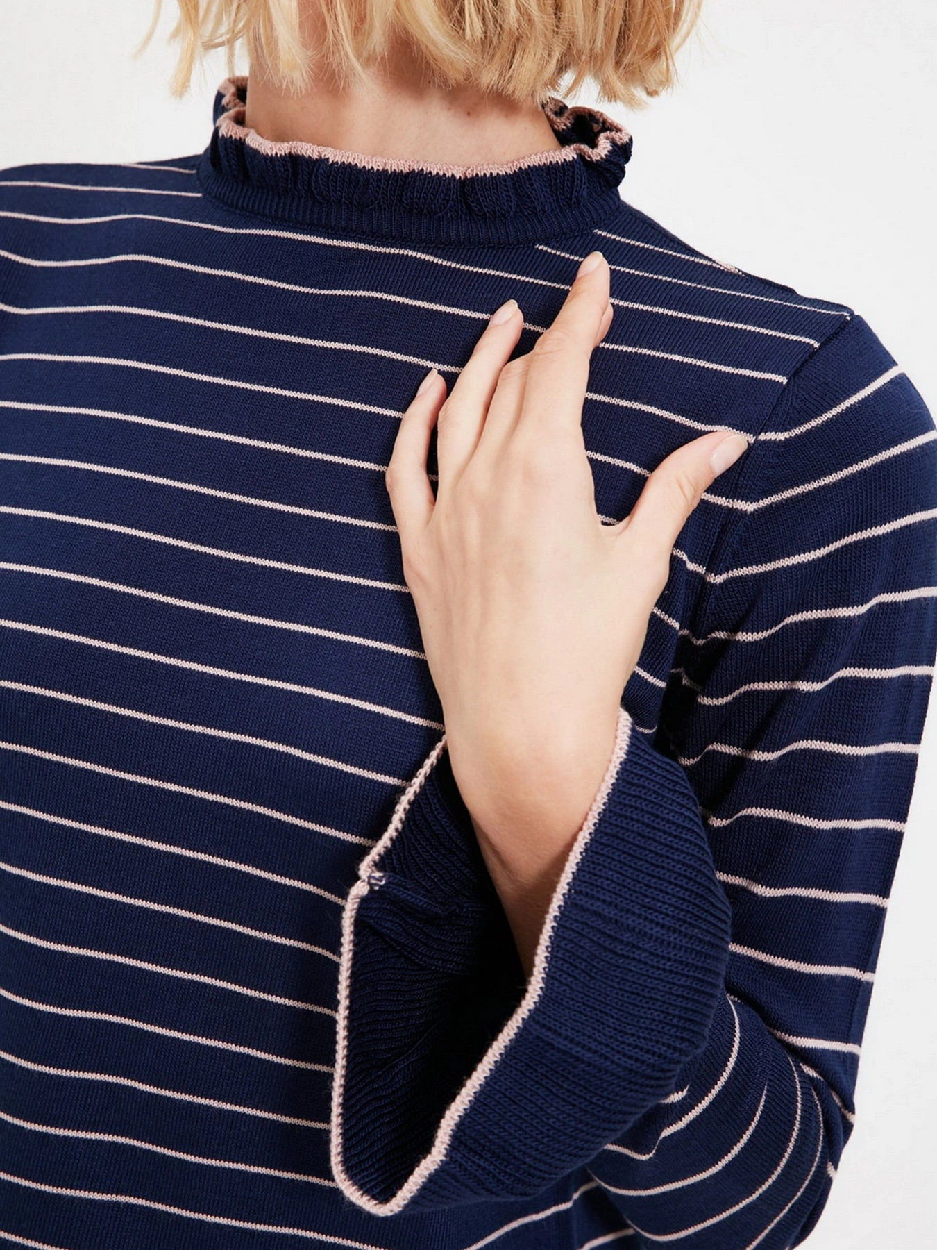 Свитры и кардиганы Trendyol модель TWOAW22KZ1389/Lacivert Свитры и кардиганы Trendyol модель TWOAW22KZ1389/Lacivert Фото