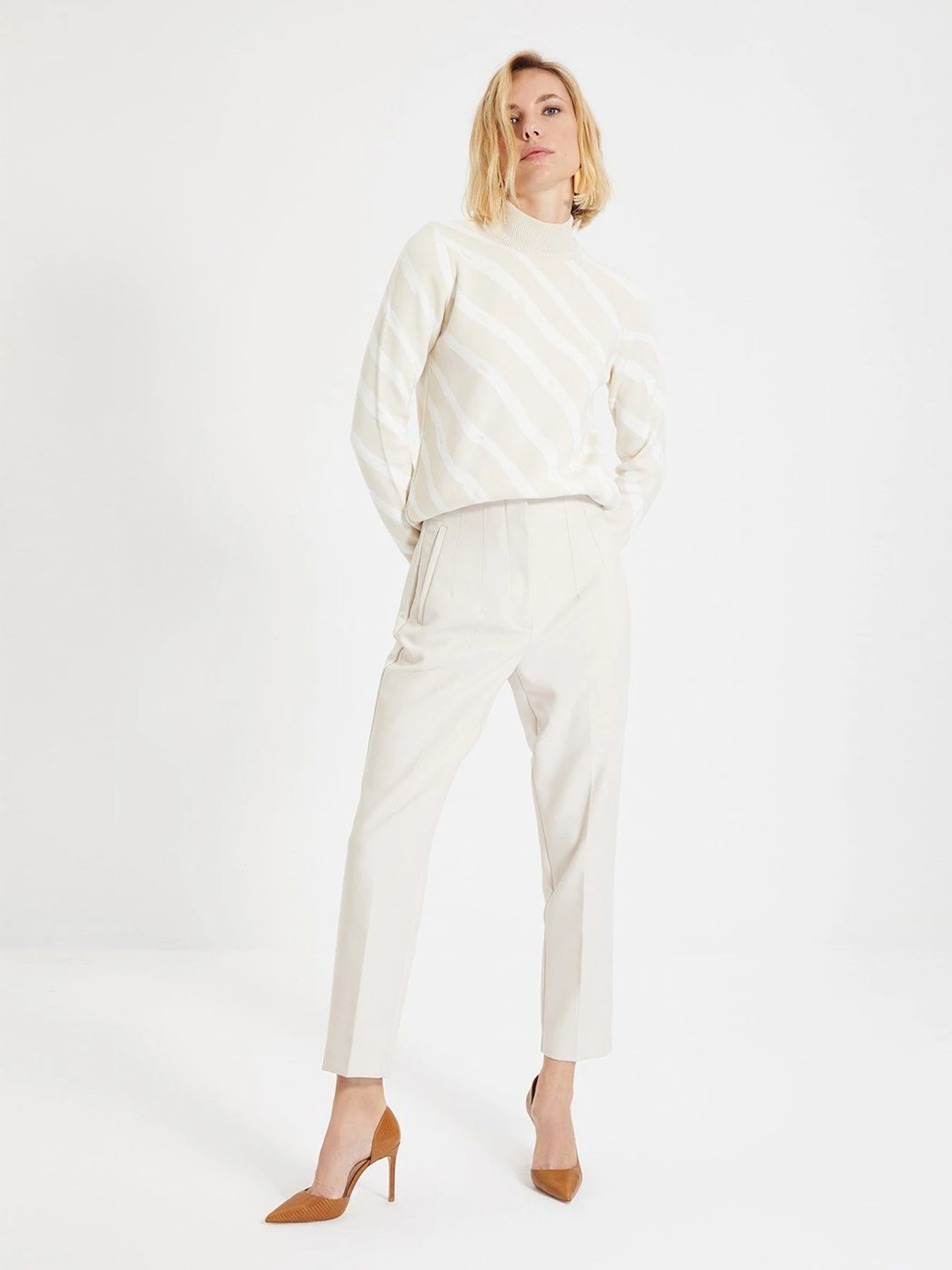 Свитры и кардиганы Trendyol модель TWOAW22KZ1696/Bej Свитры и кардиганы Trendyol модель TWOAW22KZ1696/Bej Фото