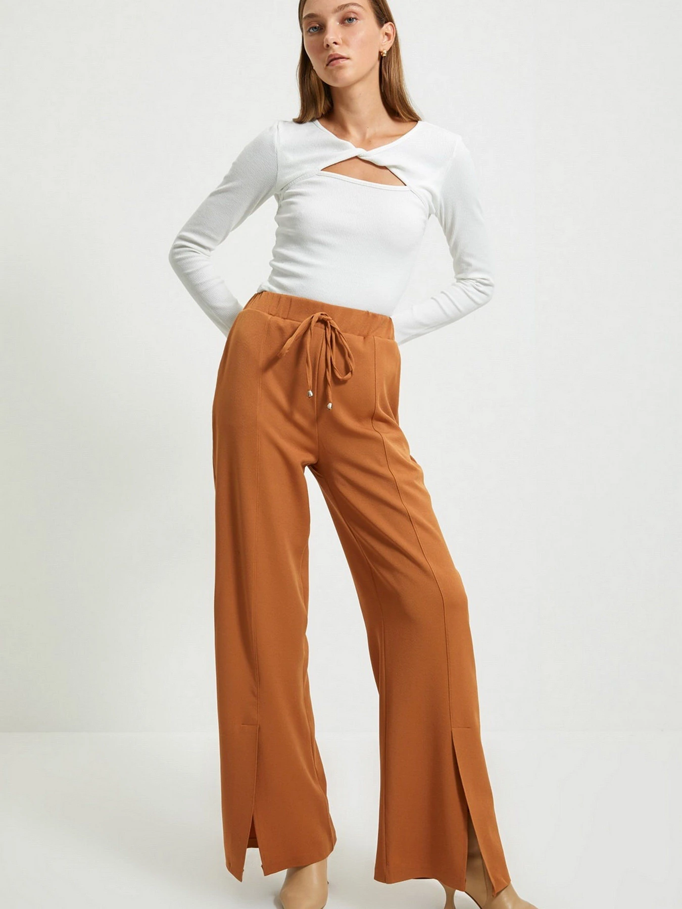 Брюки Trendyol модель TWOAW22PL0059/Camel Брюки Trendyol модель TWOAW22PL0059/Camel Фото